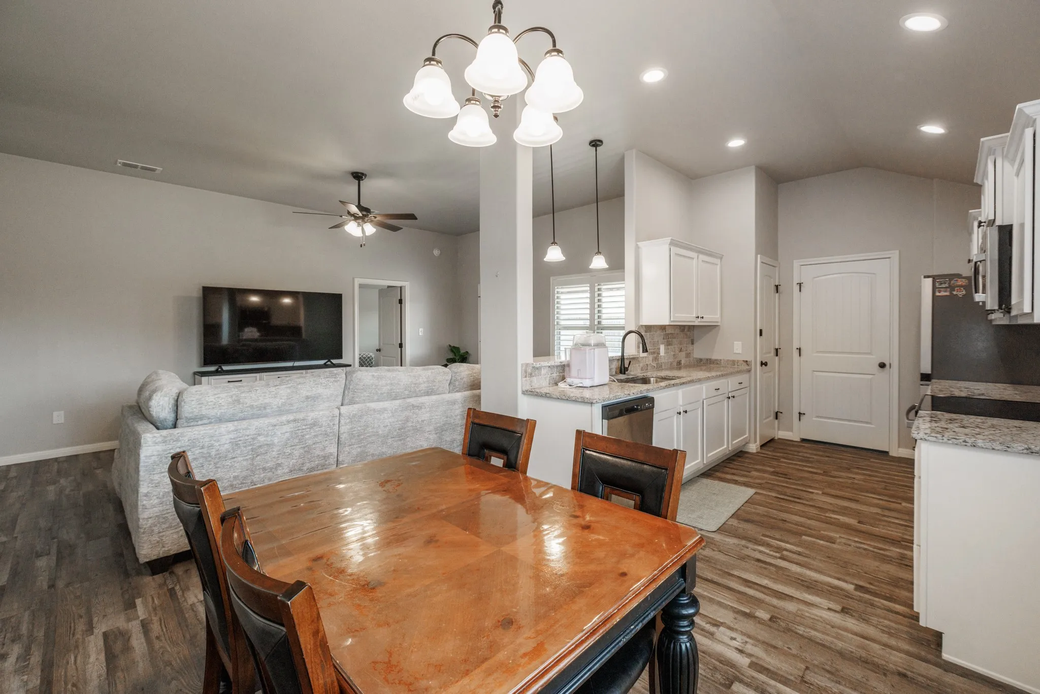 Single Family Residence For Rent in Taylor County , 1839 Sweetwater Lane, Abilene, Texas 79602, 3 Bedroom, 2 Bathroom, 2 Garage spaces, 1,257 Sqft, built in 2024, mls#21356306, Real Estate Agent in Abilene, Homes For Rent in Taylor county, Homes For Rent in Abilene, Realtor in Abilene Texas, Real Estate Brokerage Independent Realty Texas, Luminita Cordes Realtor