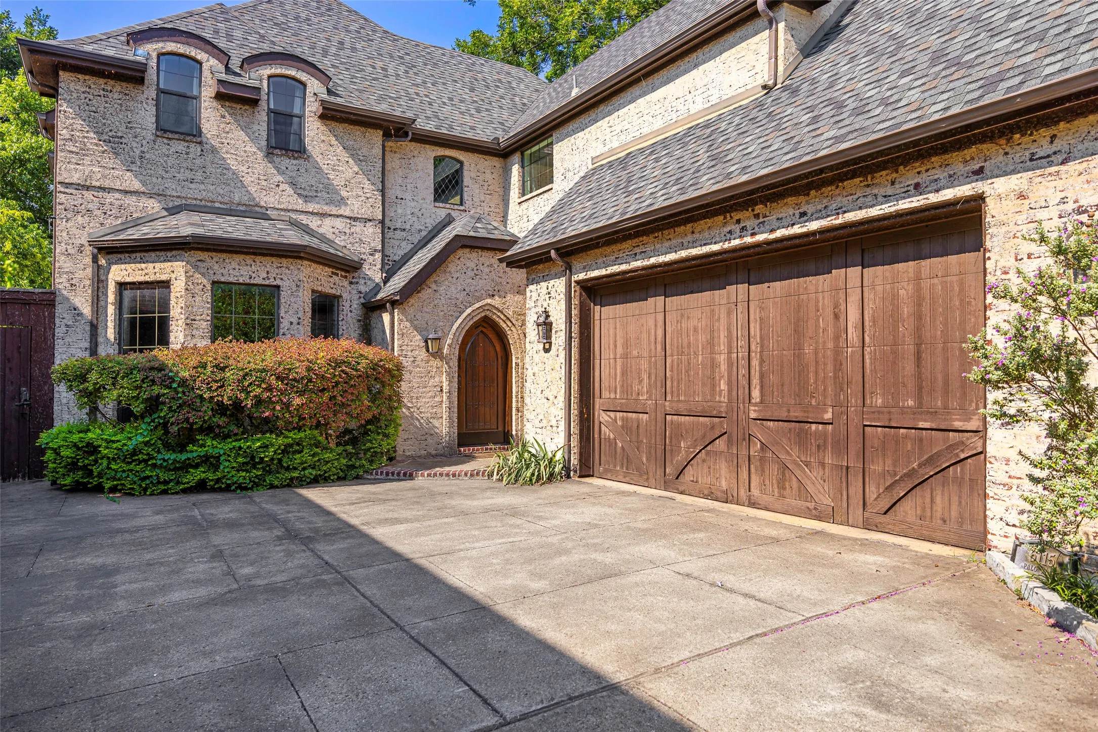 Single Family Residence For Rent in Dallas County , 6115 Palo Pinto Avenue, Dallas, Texas 75214, 5 Bedroom, 4 Bathroom, 2 Garage spaces, 3,854 Sqft, built in 2005, mls#21374798, Real Estate Agent in Dallas, Homes For Rent in Dallas county, Homes For Rent in Dallas, Realtor in Dallas Texas, Real Estate Brokerage Independent Realty Texas, Luminita Cordes Realtor