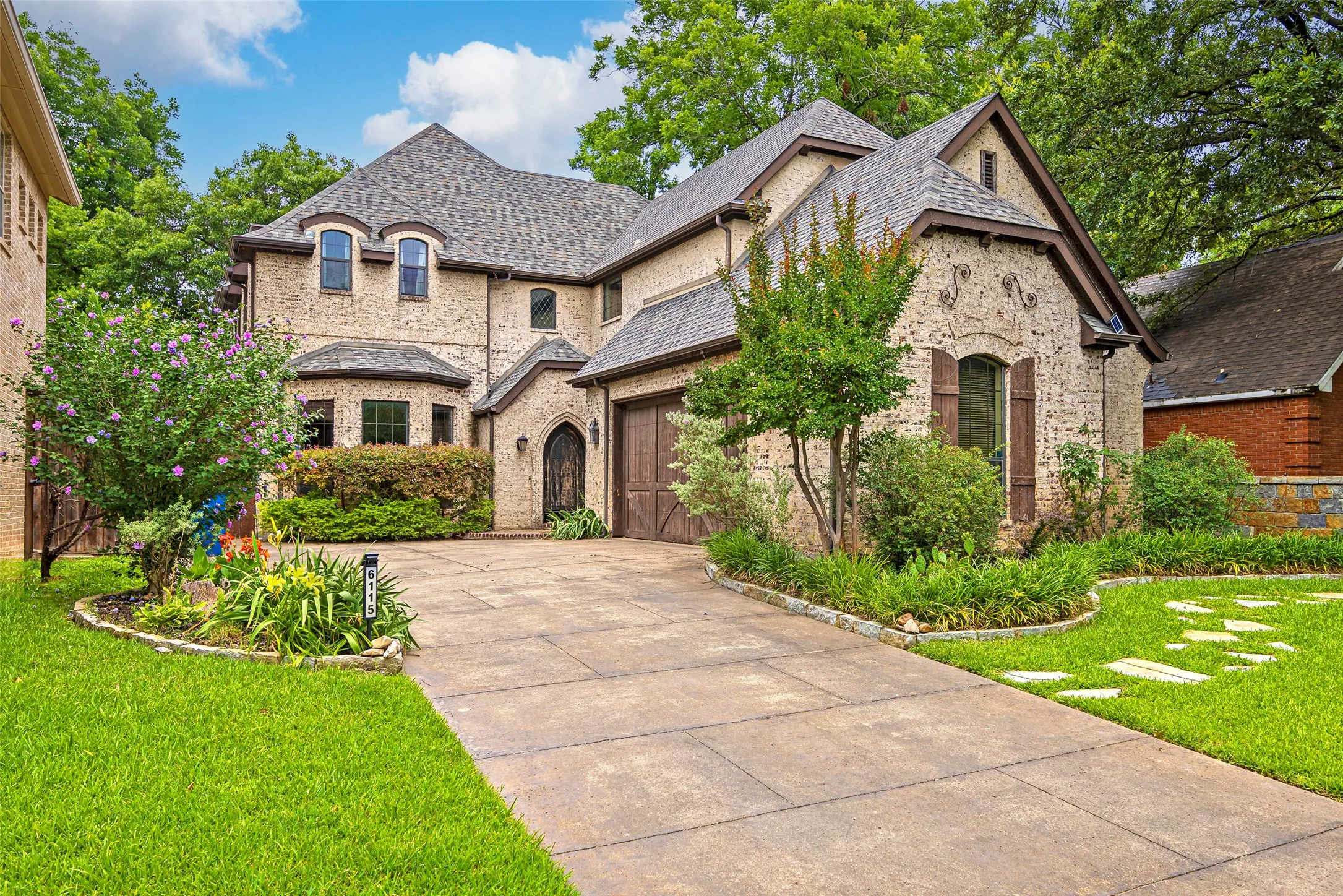 Single Family Residence For Rent in Dallas County , 6115 Palo Pinto Avenue, Dallas, Texas 75214, 5 Bedroom, 4 Bathroom, 2 Garage spaces, 3,854 Sqft, built in 2005, mls#21374798, Real Estate Agent in Dallas, Homes For Rent in Dallas county, Homes For Rent in Dallas, Realtor in Dallas Texas, Real Estate Brokerage Independent Realty Texas, Luminita Cordes Realtor