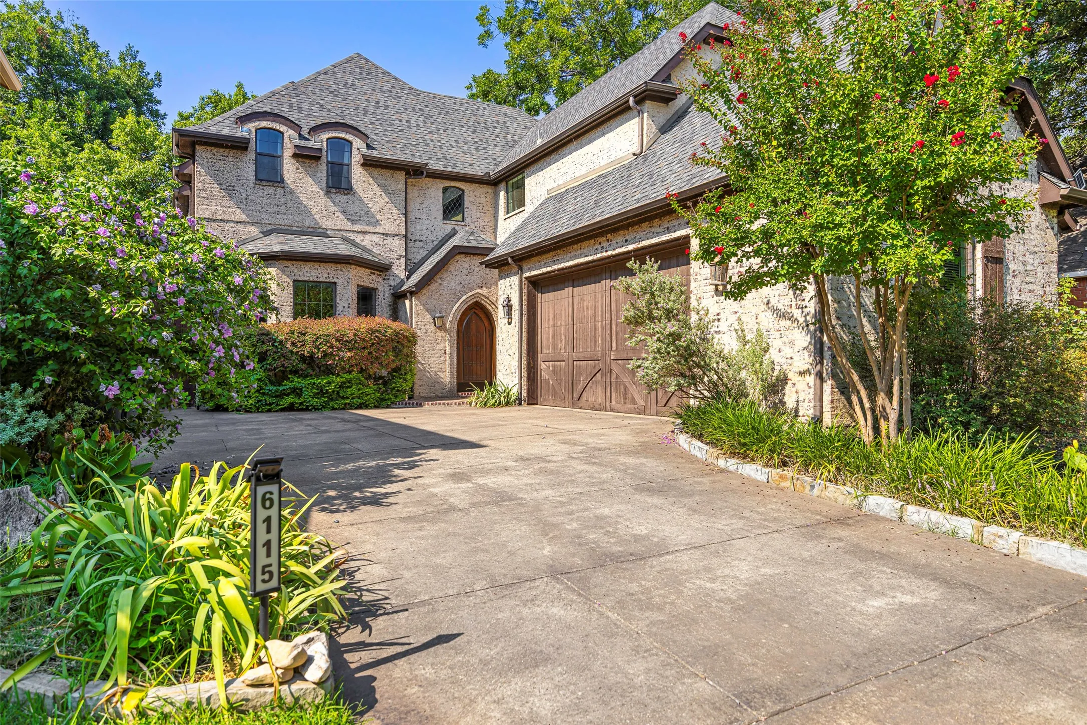 Single Family Residence For Rent in Dallas County , 6115 Palo Pinto Avenue, Dallas, Texas 75214, 5 Bedroom, 4 Bathroom, 2 Garage spaces, 3,854 Sqft, built in 2005, mls#21374798, Real Estate Agent in Dallas, Homes For Rent in Dallas county, Homes For Rent in Dallas, Realtor in Dallas Texas, Real Estate Brokerage Independent Realty Texas, Luminita Cordes Realtor