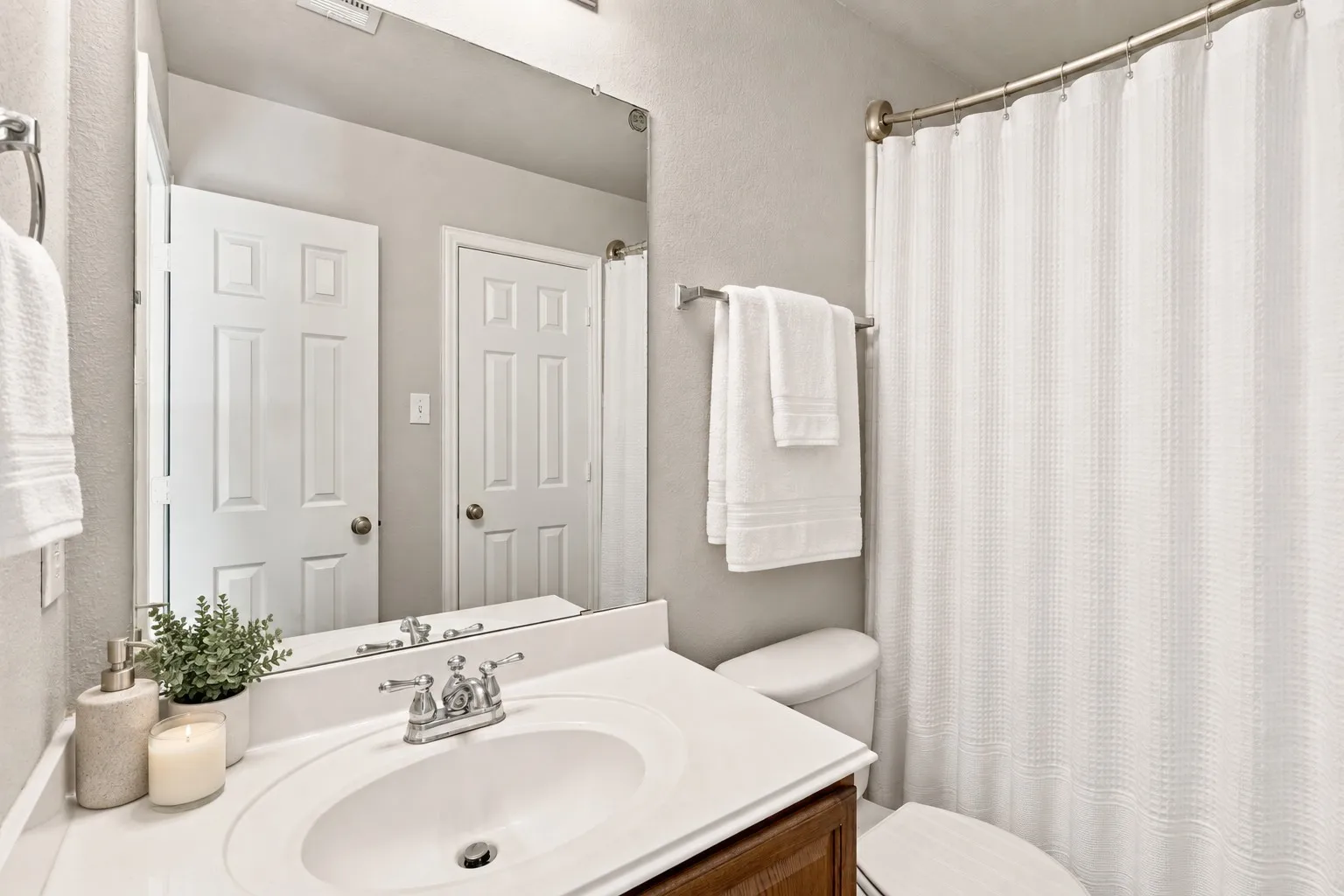 Single Family Residence For Sale in Collin County , 5416 Ridgepass Lane, Mc Kinney, Texas 75071, 4 Bedroom, 4 Bathroom, 3 Garage spaces, 3,003 Sqft, built in 2006, mls#21376578, Real Estate Agent in Mc Kinney, Homes For Sale in Collin county, Homes For Sale in Mc Kinney, Realtor in Mc Kinney Texas, Real Estate Brokerage Independent Realty Texas, Luminita Cordes Realtor