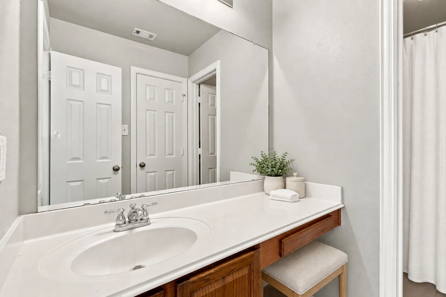 Single Family Residence For Sale in Collin County , 5416 Ridgepass Lane, Mc Kinney, Texas 75071, 4 Bedroom, 4 Bathroom, 3 Garage spaces, 3,003 Sqft, built in 2006, mls#21376578, Real Estate Agent in Mc Kinney, Homes For Sale in Collin county, Homes For Sale in Mc Kinney, Realtor in Mc Kinney Texas, Real Estate Brokerage Independent Realty Texas, Luminita Cordes Realtor