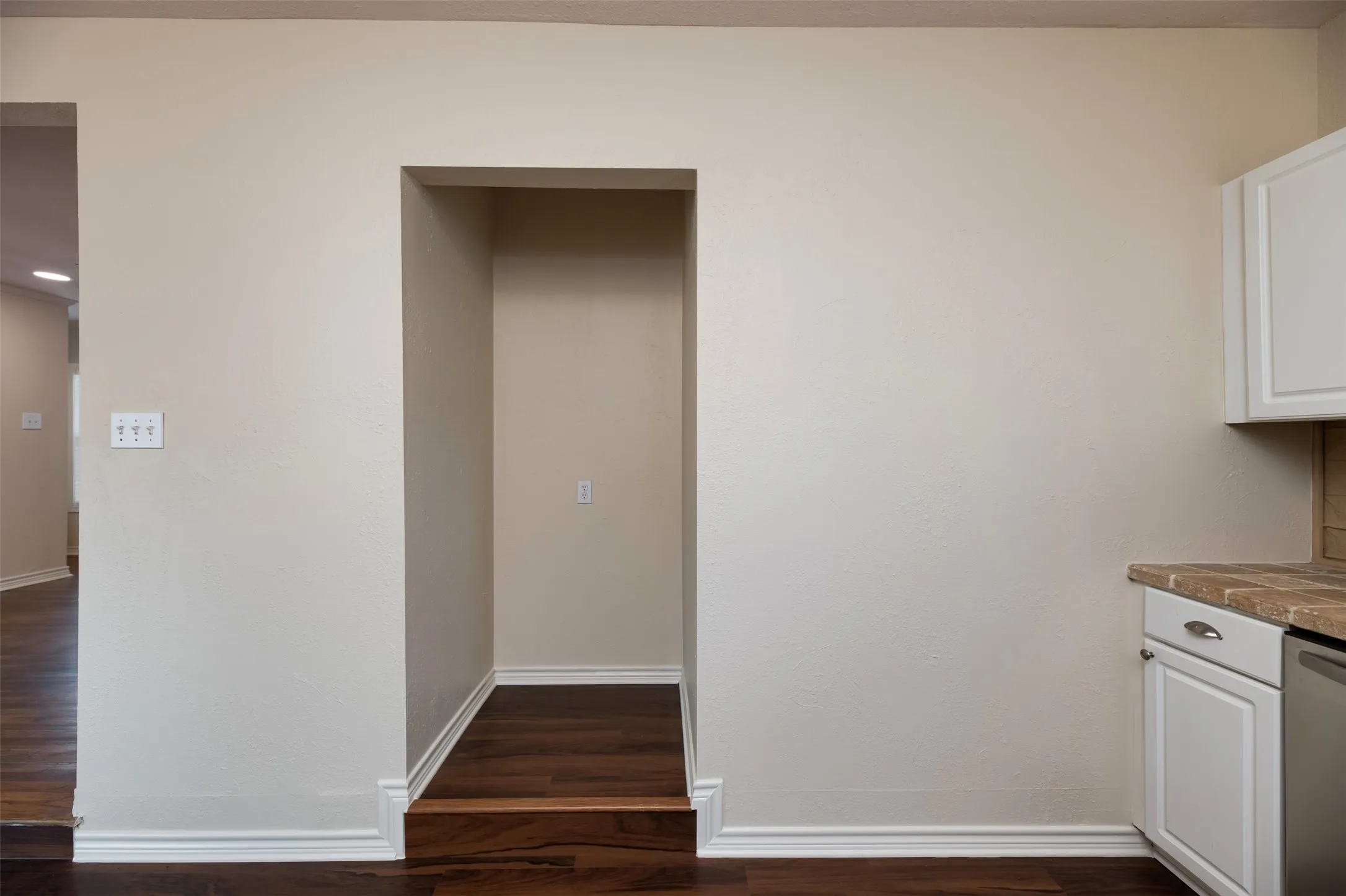 Single Family Residence For Rent in Dallas County , 8823 San Benito Way, Dallas, Texas 75218, 2 Bedroom, 2 Bathroom, Garage spaces, 1,200 Sqft, built in 1933, mls#21376638, Real Estate Agent in Dallas, Homes For Rent in Dallas county, Homes For Rent in Dallas, Realtor in Dallas Texas, Real Estate Brokerage Independent Realty Texas, Luminita Cordes Realtor
