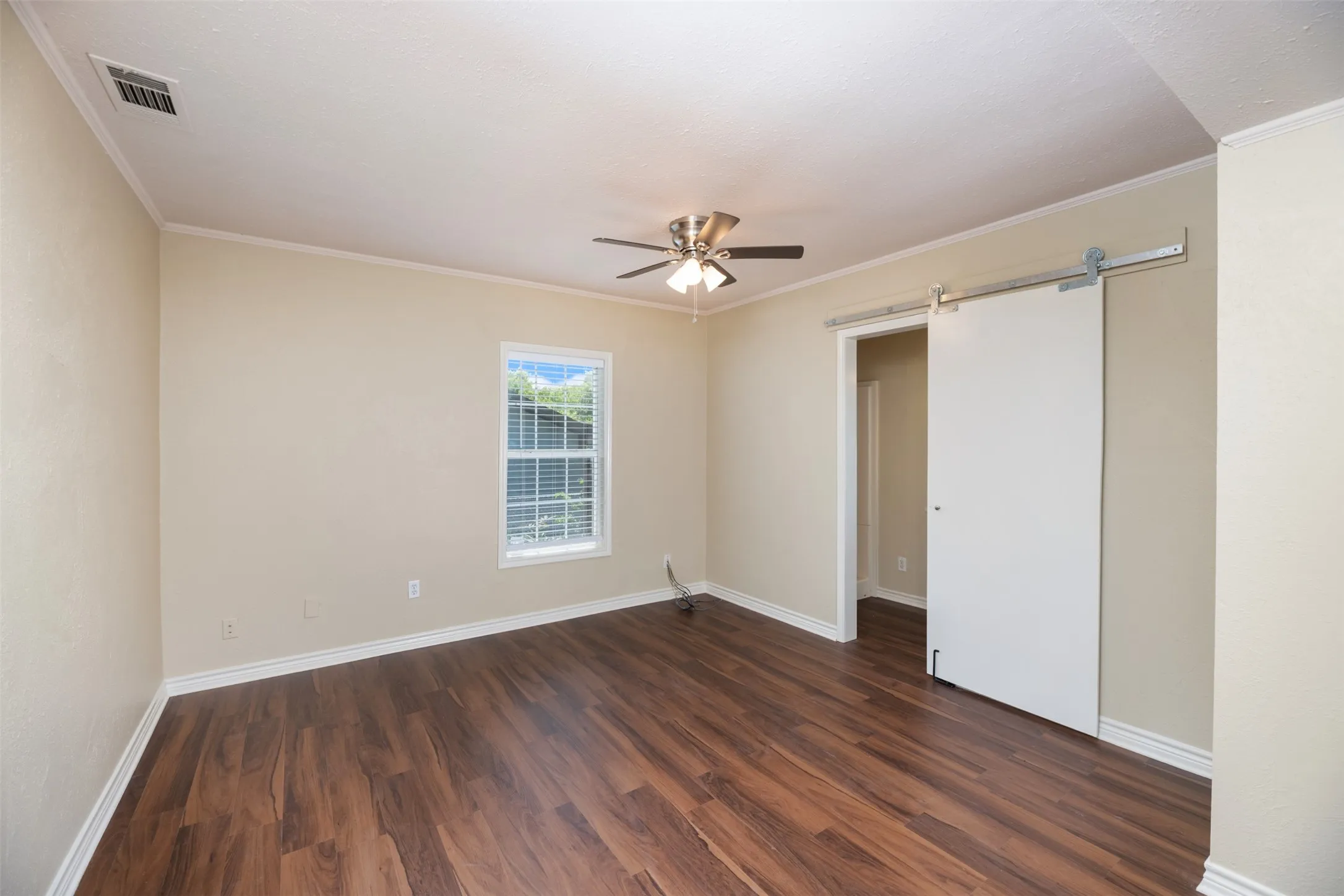 Single Family Residence For Rent in Dallas County , 8823 San Benito Way, Dallas, Texas 75218, 2 Bedroom, 2 Bathroom, Garage spaces, 1,200 Sqft, built in 1933, mls#21376638, Real Estate Agent in Dallas, Homes For Rent in Dallas county, Homes For Rent in Dallas, Realtor in Dallas Texas, Real Estate Brokerage Independent Realty Texas, Luminita Cordes Realtor