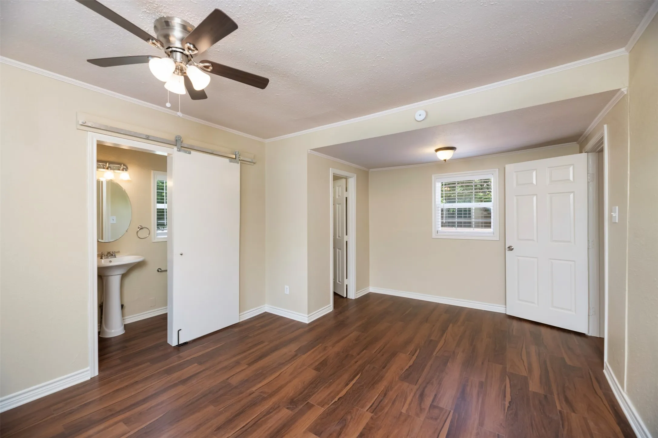 Wood-finish flooring with a ceiling fan