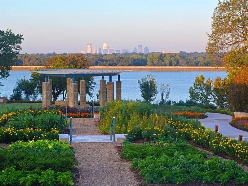 The Dallas Arboretum and Botanical Gardens less than a mile away.