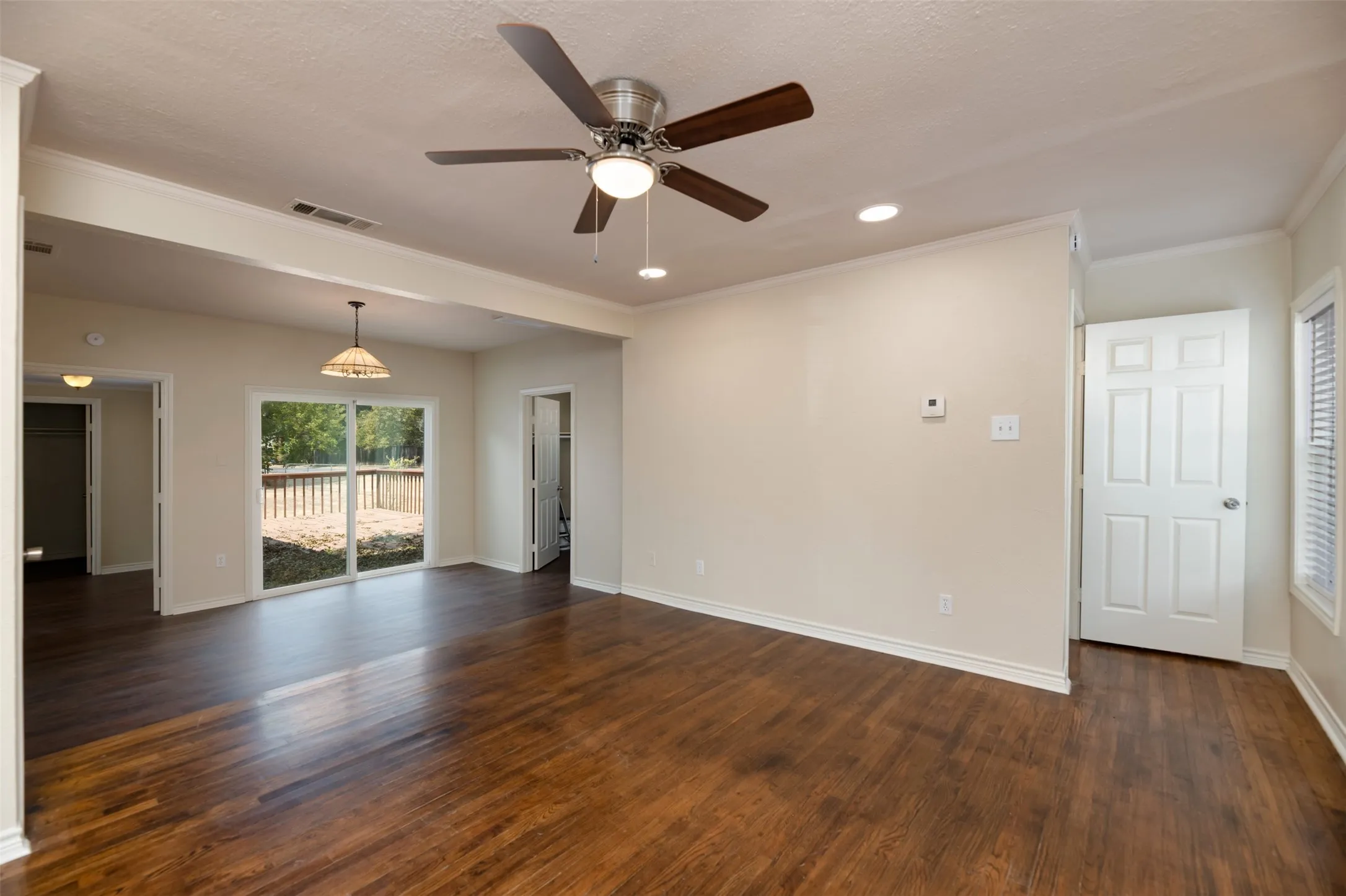 Single Family Residence For Rent in Dallas County , 8823 San Benito Way, Dallas, Texas 75218, 2 Bedroom, 2 Bathroom, Garage spaces, 1,200 Sqft, built in 1933, mls#21376638, Real Estate Agent in Dallas, Homes For Rent in Dallas county, Homes For Rent in Dallas, Realtor in Dallas Texas, Real Estate Brokerage Independent Realty Texas, Luminita Cordes Realtor
