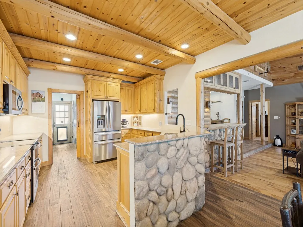 Farm For Sale in Ellis County , 1240 Union Hill Road, Ennis, Texas 75119, 4 Bedroom, 4 Bathroom, 2 Garage spaces, 3,000 Sqft, built in 2005, mls#21376156, Real Estate Agent in Ennis, Homes For Sale in Ellis county, Homes For Sale in Ennis, Realtor in Ennis Texas, Real Estate Brokerage Independent Realty Texas, Luminita Cordes Realtor