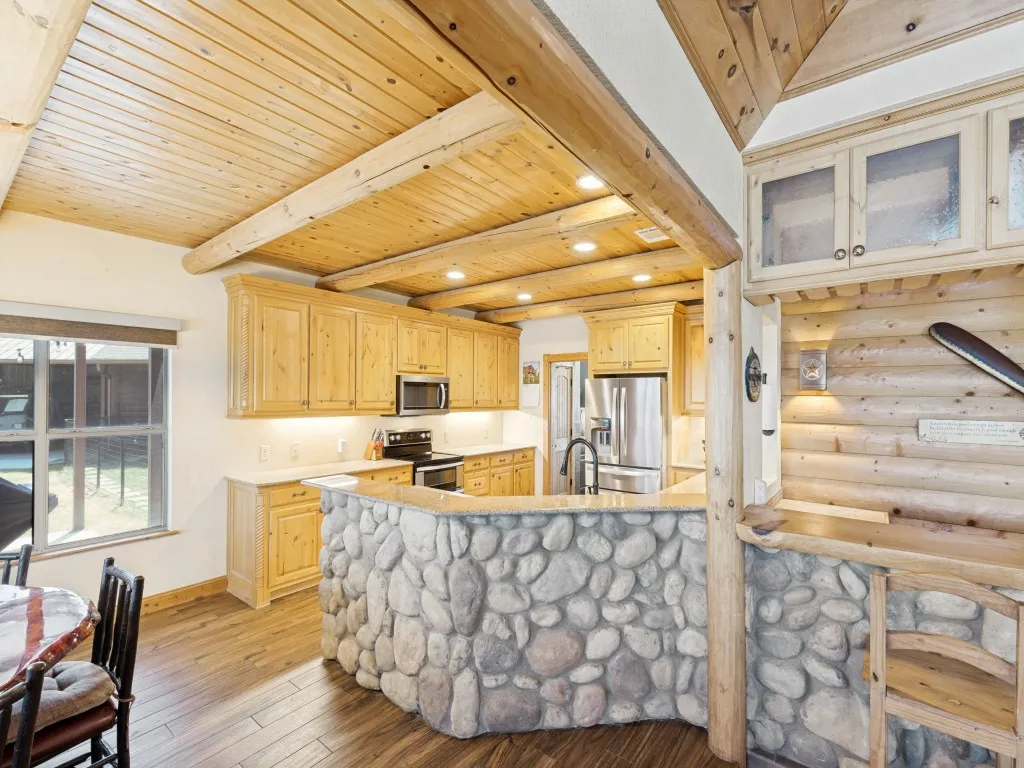 Farm For Sale in Ellis County , 1240 Union Hill Road, Ennis, Texas 75119, 4 Bedroom, 4 Bathroom, 2 Garage spaces, 3,000 Sqft, built in 2005, mls#21376156, Real Estate Agent in Ennis, Homes For Sale in Ellis county, Homes For Sale in Ennis, Realtor in Ennis Texas, Real Estate Brokerage Independent Realty Texas, Luminita Cordes Realtor