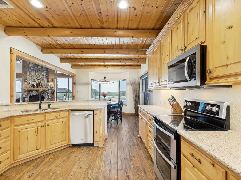 Farm For Sale in Ellis County , 1240 Union Hill Road, Ennis, Texas 75119, 4 Bedroom, 4 Bathroom, 2 Garage spaces, 3,000 Sqft, built in 2005, mls#21376156, Real Estate Agent in Ennis, Homes For Sale in Ellis county, Homes For Sale in Ennis, Realtor in Ennis Texas, Real Estate Brokerage Independent Realty Texas, Luminita Cordes Realtor