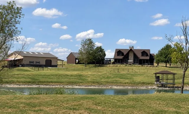 Farm For Sale in Ellis County , 1240 Union Hill Road, Ennis, Texas 75119, 4 Bedroom, 4 Bathroom, 2 Garage spaces, 3,000 Sqft, built in 2005, mls#21376156, Real Estate Agent in Ennis, Homes For Sale in Ellis county, Homes For Sale in Ennis, Realtor in Ennis Texas, Real Estate Brokerage Independent Realty Texas, Luminita Cordes Realtor