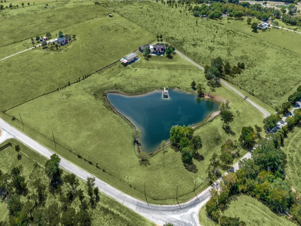 Farm For Sale in Ellis County , 1240 Union Hill Road, Ennis, Texas 75119, 4 Bedroom, 4 Bathroom, 2 Garage spaces, 3,000 Sqft, built in 2005, mls#21376156, Real Estate Agent in Ennis, Homes For Sale in Ellis county, Homes For Sale in Ennis, Realtor in Ennis Texas, Real Estate Brokerage Independent Realty Texas, Luminita Cordes Realtor