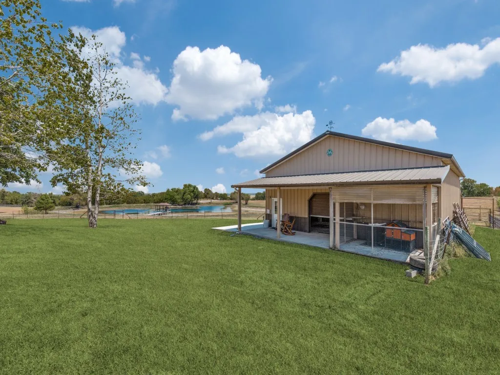 Farm For Sale in Ellis County , 1240 Union Hill Road, Ennis, Texas 75119, 4 Bedroom, 4 Bathroom, 2 Garage spaces, 3,000 Sqft, built in 2005, mls#21376156, Real Estate Agent in Ennis, Homes For Sale in Ellis county, Homes For Sale in Ennis, Realtor in Ennis Texas, Real Estate Brokerage Independent Realty Texas, Luminita Cordes Realtor