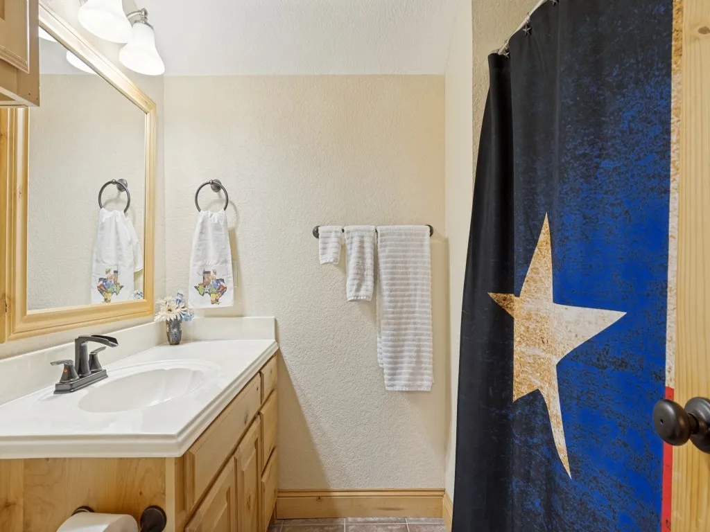 Farm For Sale in Ellis County , 1240 Union Hill Road, Ennis, Texas 75119, 4 Bedroom, 4 Bathroom, 2 Garage spaces, 3,000 Sqft, built in 2005, mls#21376156, Real Estate Agent in Ennis, Homes For Sale in Ellis county, Homes For Sale in Ennis, Realtor in Ennis Texas, Real Estate Brokerage Independent Realty Texas, Luminita Cordes Realtor