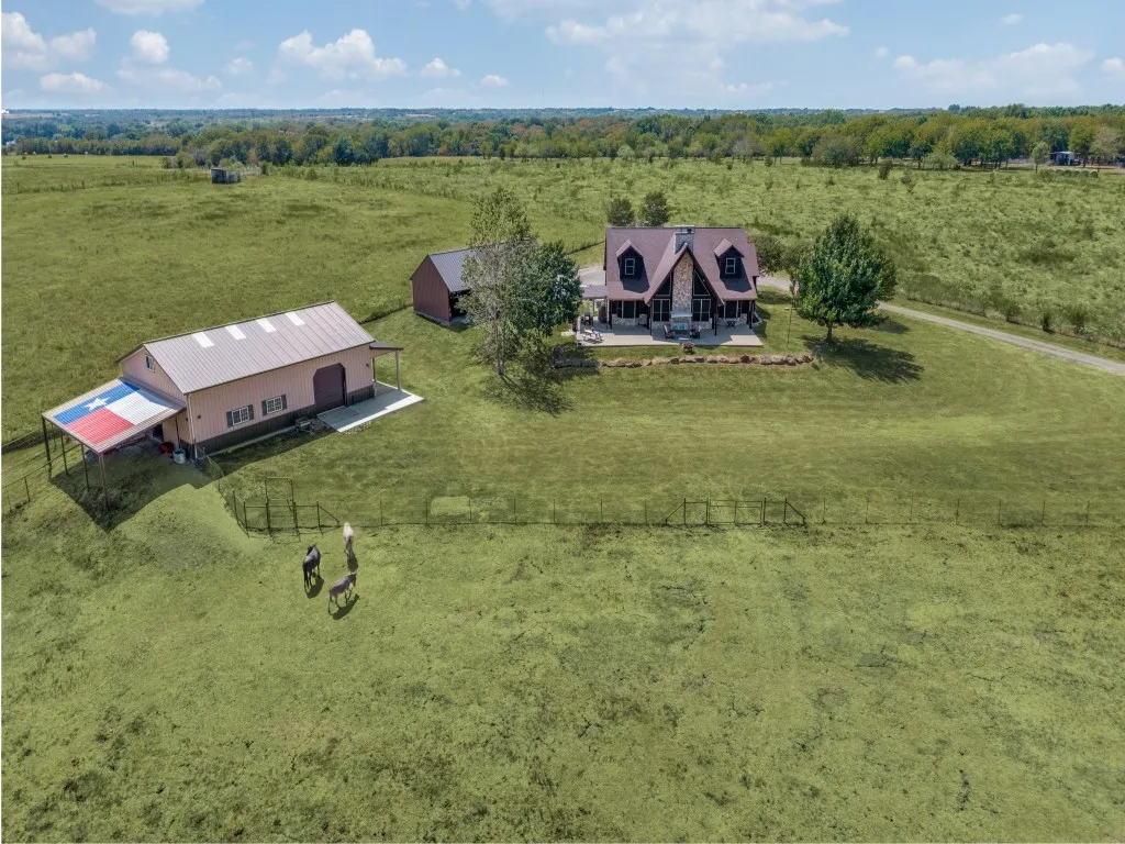 Farm For Sale in Ellis County , 1240 Union Hill Road, Ennis, Texas 75119, 4 Bedroom, 4 Bathroom, 2 Garage spaces, 3,000 Sqft, built in 2005, mls#21376156, Real Estate Agent in Ennis, Homes For Sale in Ellis county, Homes For Sale in Ennis, Realtor in Ennis Texas, Real Estate Brokerage Independent Realty Texas, Luminita Cordes Realtor