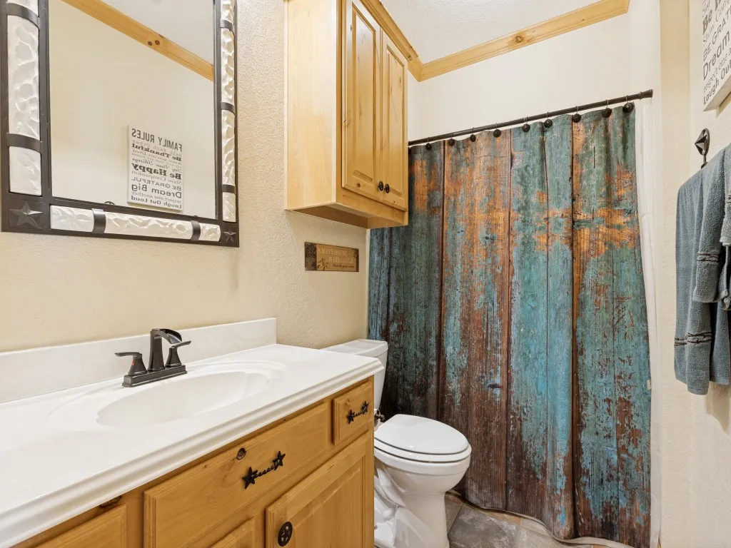 Farm For Sale in Ellis County , 1240 Union Hill Road, Ennis, Texas 75119, 4 Bedroom, 4 Bathroom, 2 Garage spaces, 3,000 Sqft, built in 2005, mls#21376156, Real Estate Agent in Ennis, Homes For Sale in Ellis county, Homes For Sale in Ennis, Realtor in Ennis Texas, Real Estate Brokerage Independent Realty Texas, Luminita Cordes Realtor