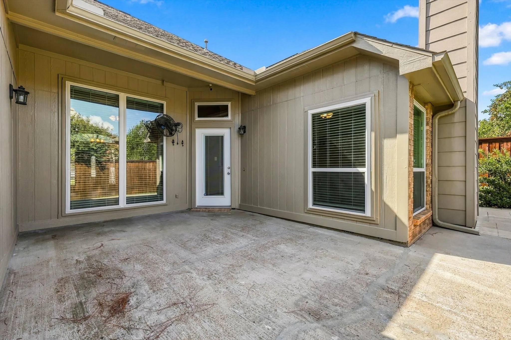 Single Family Residence For Sale in Denton County , 2116 Sheffield Lane, Flower Mound, Texas 75028, 4 Bedroom, 2 Bathroom, 2 Garage spaces, 2,162 Sqft, built in 1990, mls#21376649, Real Estate Agent in Flower Mound, Homes For Sale in Denton county, Homes For Sale in Flower Mound, Realtor in Flower Mound Texas, Real Estate Brokerage Independent Realty Texas, Luminita Cordes Realtor