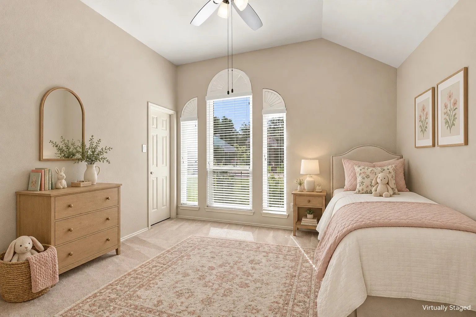 Vaulted ceiling, ceiling fan, arched windows, window blinds, and paneled interior door