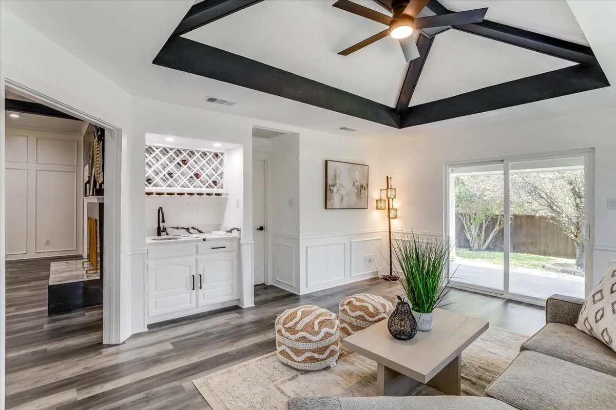 Single Family Residence For Sale in Dallas County , 2100 Antibes Drive, Carrollton, Texas 75006, 4 Bedroom, 3 Bathroom, 2 Garage spaces, 2,858 Sqft, built in 1986, mls#21375849, Real Estate Agent in Carrollton, Homes For Sale in Dallas county, Homes For Sale in Carrollton, Realtor in Carrollton Texas, Real Estate Brokerage Independent Realty Texas, Luminita Cordes Realtor