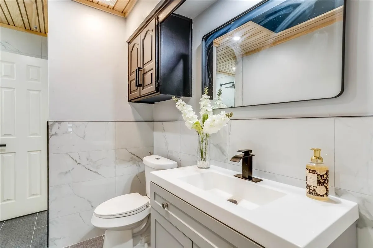 Single Family Residence For Sale in Dallas County , 2100 Antibes Drive, Carrollton, Texas 75006, 4 Bedroom, 3 Bathroom, 2 Garage spaces, 2,858 Sqft, built in 1986, mls#21375849, Real Estate Agent in Carrollton, Homes For Sale in Dallas county, Homes For Sale in Carrollton, Realtor in Carrollton Texas, Real Estate Brokerage Independent Realty Texas, Luminita Cordes Realtor
