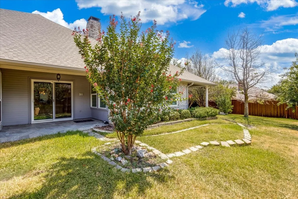 Single Family Residence For Sale in Dallas County , 2100 Antibes Drive, Carrollton, Texas 75006, 4 Bedroom, 3 Bathroom, 2 Garage spaces, 2,858 Sqft, built in 1986, mls#21375849, Real Estate Agent in Carrollton, Homes For Sale in Dallas county, Homes For Sale in Carrollton, Realtor in Carrollton Texas, Real Estate Brokerage Independent Realty Texas, Luminita Cordes Realtor
