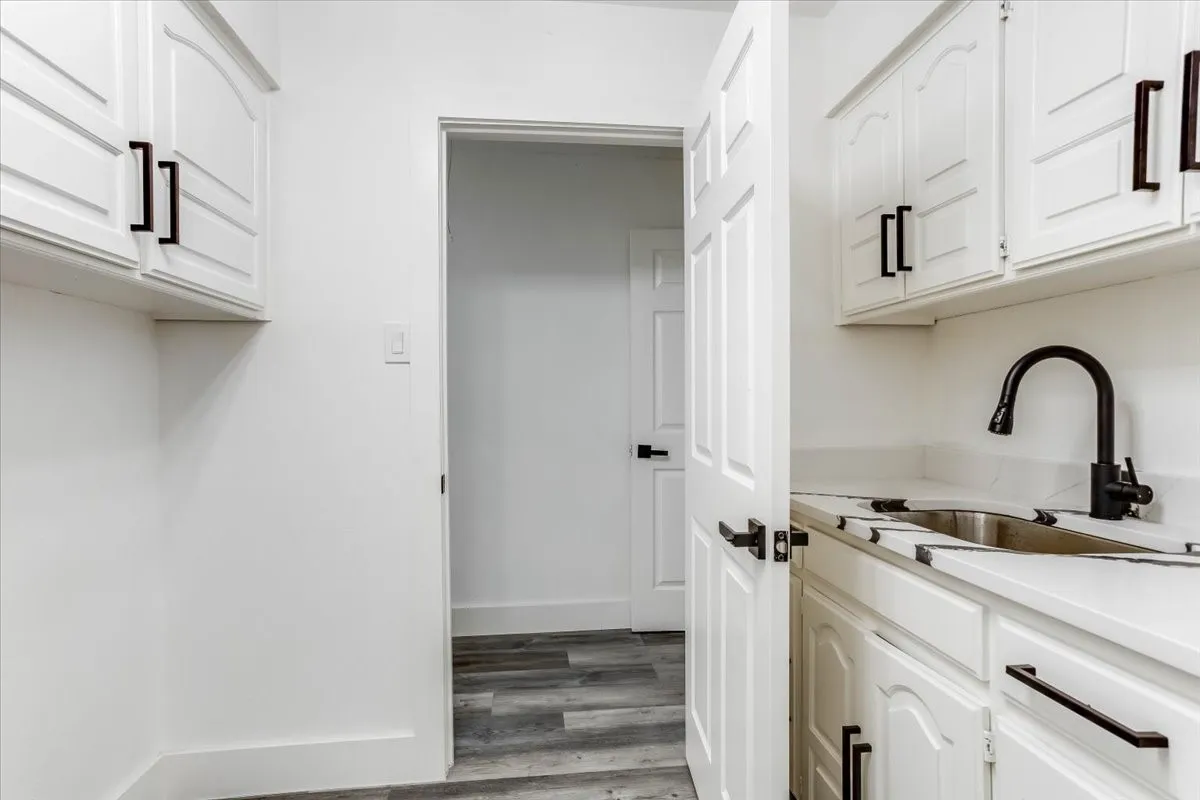 Single Family Residence For Sale in Dallas County , 2100 Antibes Drive, Carrollton, Texas 75006, 4 Bedroom, 3 Bathroom, 2 Garage spaces, 2,858 Sqft, built in 1986, mls#21375849, Real Estate Agent in Carrollton, Homes For Sale in Dallas county, Homes For Sale in Carrollton, Realtor in Carrollton Texas, Real Estate Brokerage Independent Realty Texas, Luminita Cordes Realtor