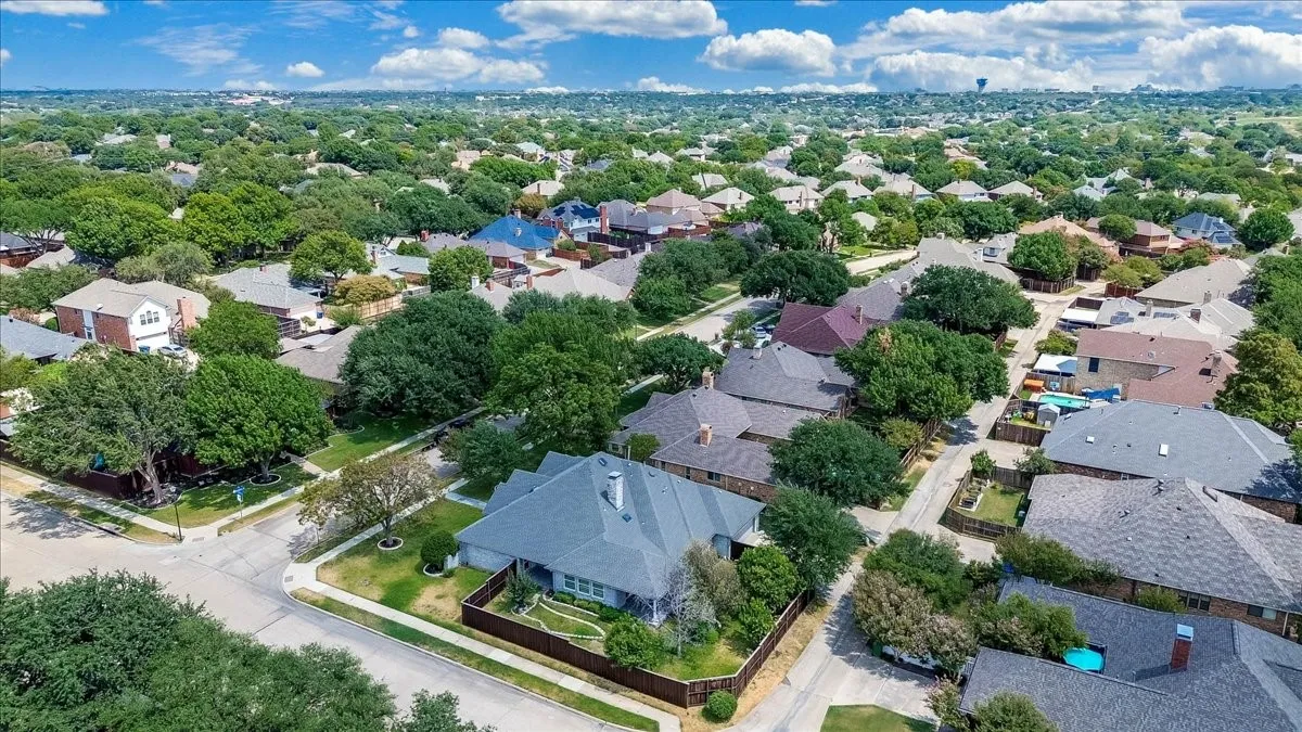 Single Family Residence For Sale in Dallas County , 2100 Antibes Drive, Carrollton, Texas 75006, 4 Bedroom, 3 Bathroom, 2 Garage spaces, 2,858 Sqft, built in 1986, mls#21375849, Real Estate Agent in Carrollton, Homes For Sale in Dallas county, Homes For Sale in Carrollton, Realtor in Carrollton Texas, Real Estate Brokerage Independent Realty Texas, Luminita Cordes Realtor
