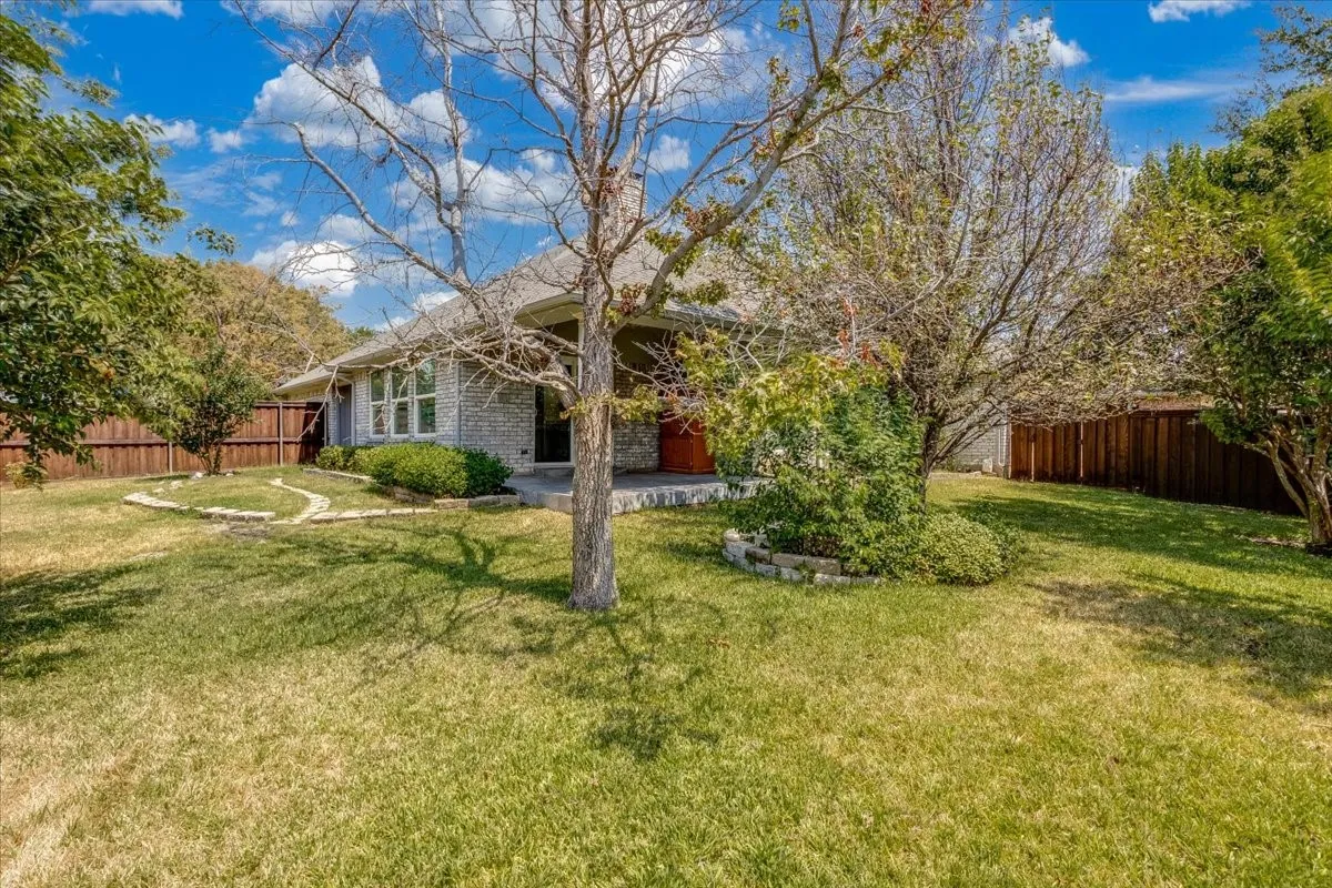 Single Family Residence For Sale in Dallas County , 2100 Antibes Drive, Carrollton, Texas 75006, 4 Bedroom, 3 Bathroom, 2 Garage spaces, 2,858 Sqft, built in 1986, mls#21375849, Real Estate Agent in Carrollton, Homes For Sale in Dallas county, Homes For Sale in Carrollton, Realtor in Carrollton Texas, Real Estate Brokerage Independent Realty Texas, Luminita Cordes Realtor