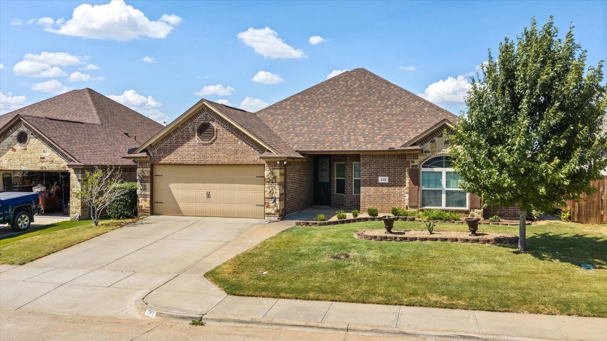 Single Family Residence For Sale in Hood County , 122 Donna Circle, Granbury, Texas 76049, 4 Bedroom, 2 Bathroom, 2 Garage spaces, 1,912 Sqft, built in 2013, mls#21374902, Real Estate Agent in Granbury, Homes For Sale in Hood county, Homes For Sale in Granbury, Realtor in Granbury Texas, Real Estate Brokerage Independent Realty Texas, Luminita Cordes Realtor