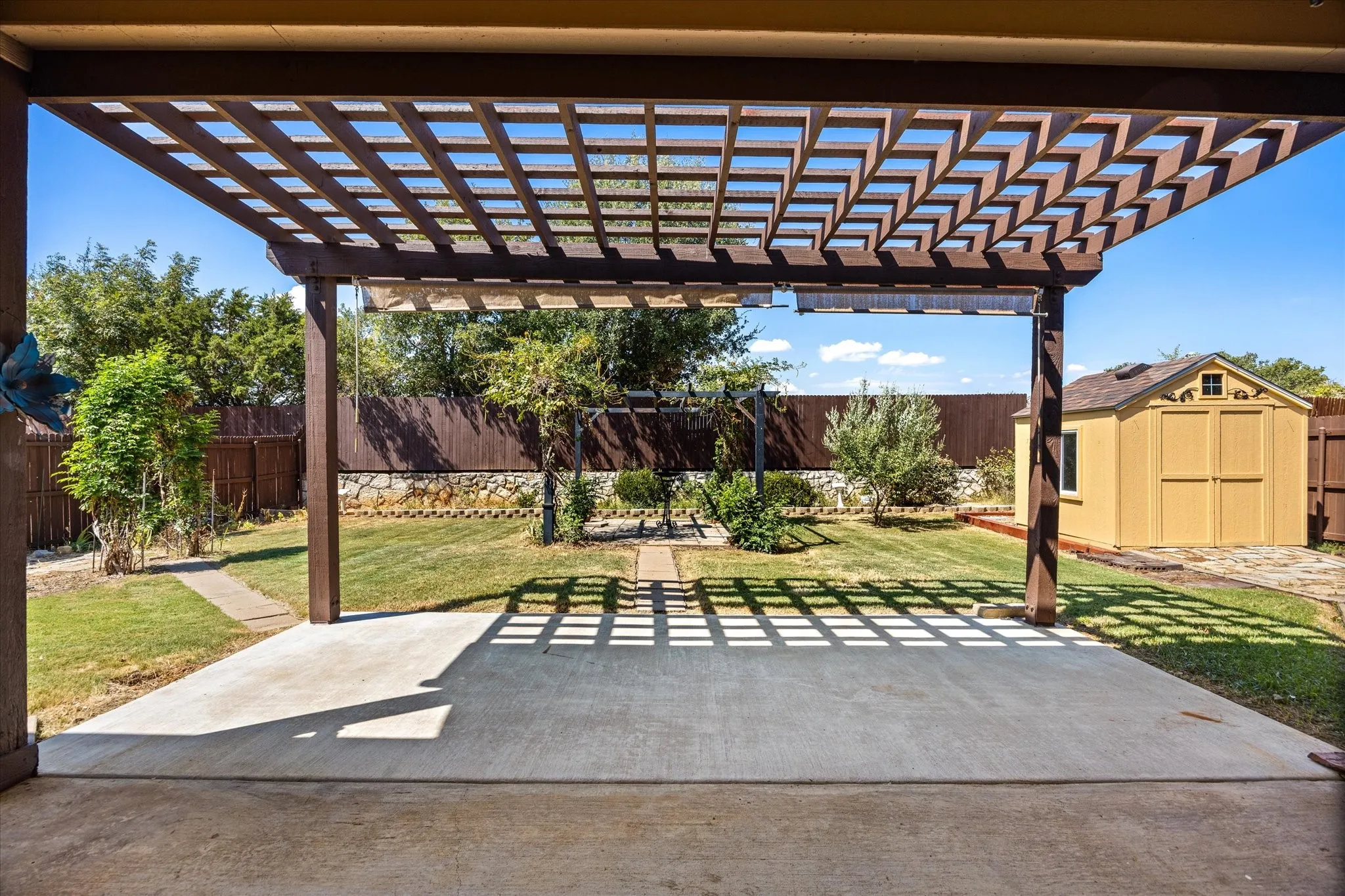 Single Family Residence For Sale in Hood County , 122 Donna Circle, Granbury, Texas 76049, 4 Bedroom, 2 Bathroom, 2 Garage spaces, 1,912 Sqft, built in 2013, mls#21374902, Real Estate Agent in Granbury, Homes For Sale in Hood county, Homes For Sale in Granbury, Realtor in Granbury Texas, Real Estate Brokerage Independent Realty Texas, Luminita Cordes Realtor