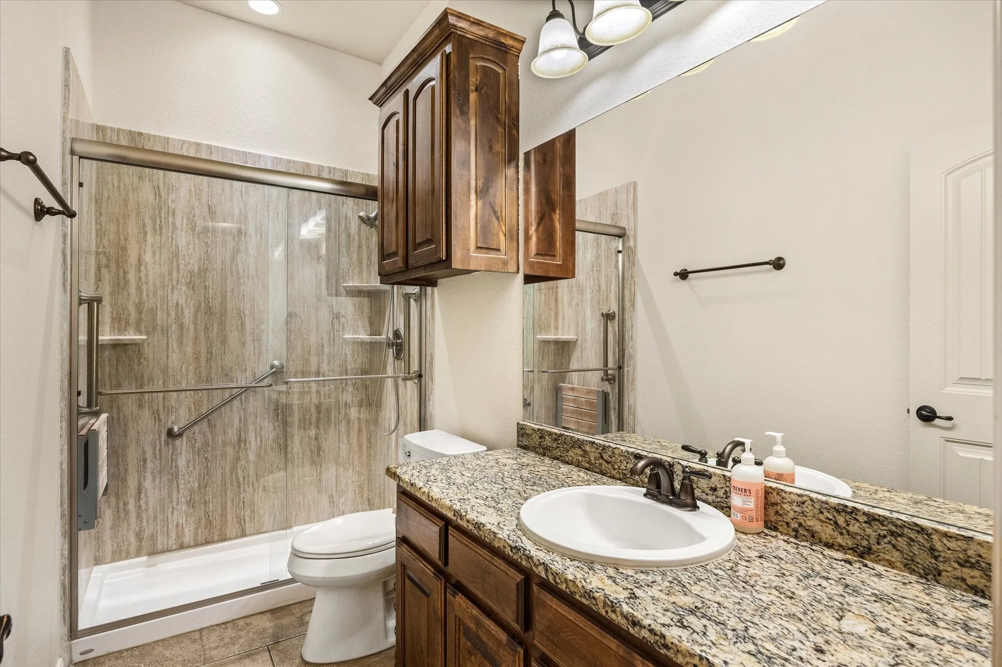 Single Family Residence For Sale in Hood County , 122 Donna Circle, Granbury, Texas 76049, 4 Bedroom, 2 Bathroom, 2 Garage spaces, 1,912 Sqft, built in 2013, mls#21374902, Real Estate Agent in Granbury, Homes For Sale in Hood county, Homes For Sale in Granbury, Realtor in Granbury Texas, Real Estate Brokerage Independent Realty Texas, Luminita Cordes Realtor