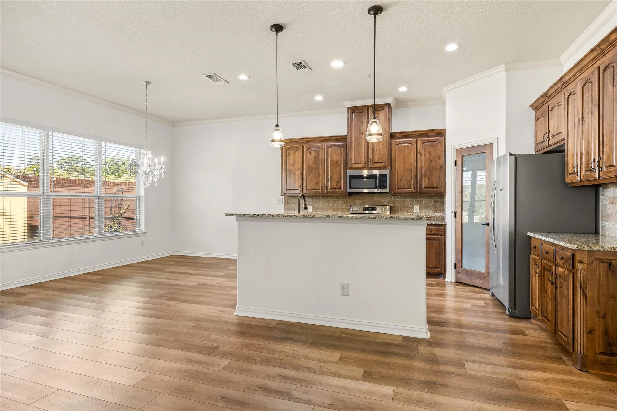 Single Family Residence For Sale in Hood County , 122 Donna Circle, Granbury, Texas 76049, 4 Bedroom, 2 Bathroom, 2 Garage spaces, 1,912 Sqft, built in 2013, mls#21374902, Real Estate Agent in Granbury, Homes For Sale in Hood county, Homes For Sale in Granbury, Realtor in Granbury Texas, Real Estate Brokerage Independent Realty Texas, Luminita Cordes Realtor