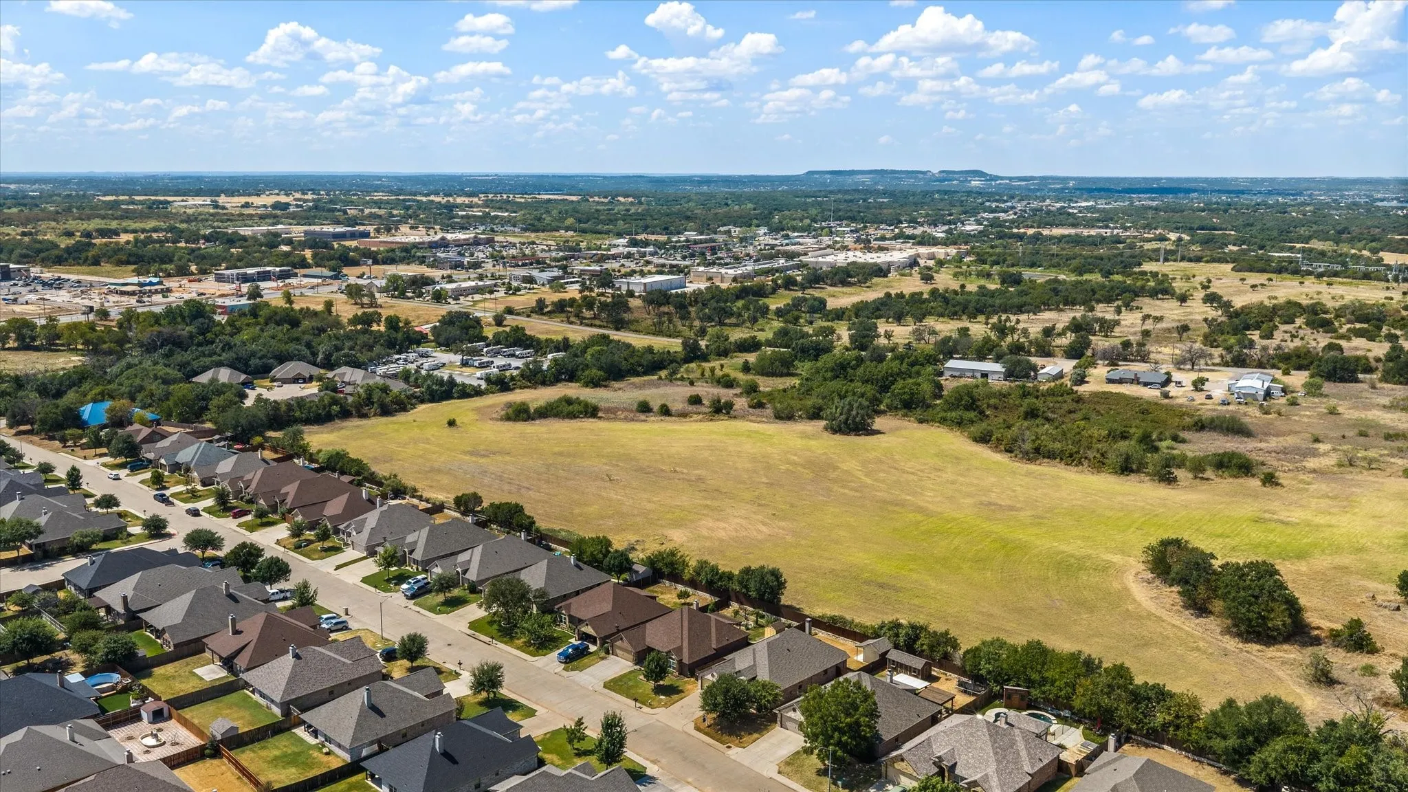 Single Family Residence For Sale in Hood County , 122 Donna Circle, Granbury, Texas 76049, 4 Bedroom, 2 Bathroom, 2 Garage spaces, 1,912 Sqft, built in 2013, mls#21374902, Real Estate Agent in Granbury, Homes For Sale in Hood county, Homes For Sale in Granbury, Realtor in Granbury Texas, Real Estate Brokerage Independent Realty Texas, Luminita Cordes Realtor