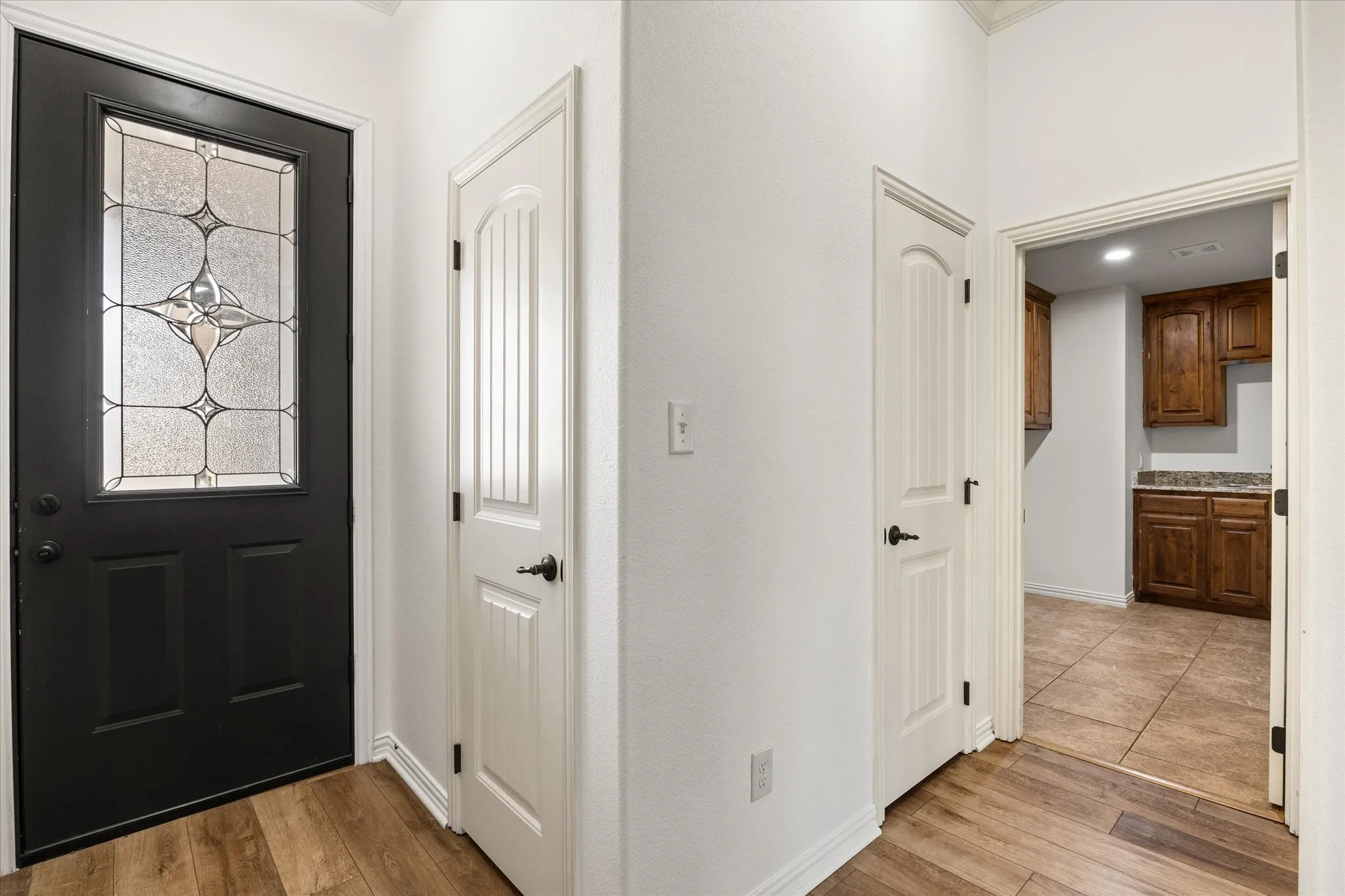 Single Family Residence For Sale in Hood County , 122 Donna Circle, Granbury, Texas 76049, 4 Bedroom, 2 Bathroom, 2 Garage spaces, 1,912 Sqft, built in 2013, mls#21374902, Real Estate Agent in Granbury, Homes For Sale in Hood county, Homes For Sale in Granbury, Realtor in Granbury Texas, Real Estate Brokerage Independent Realty Texas, Luminita Cordes Realtor