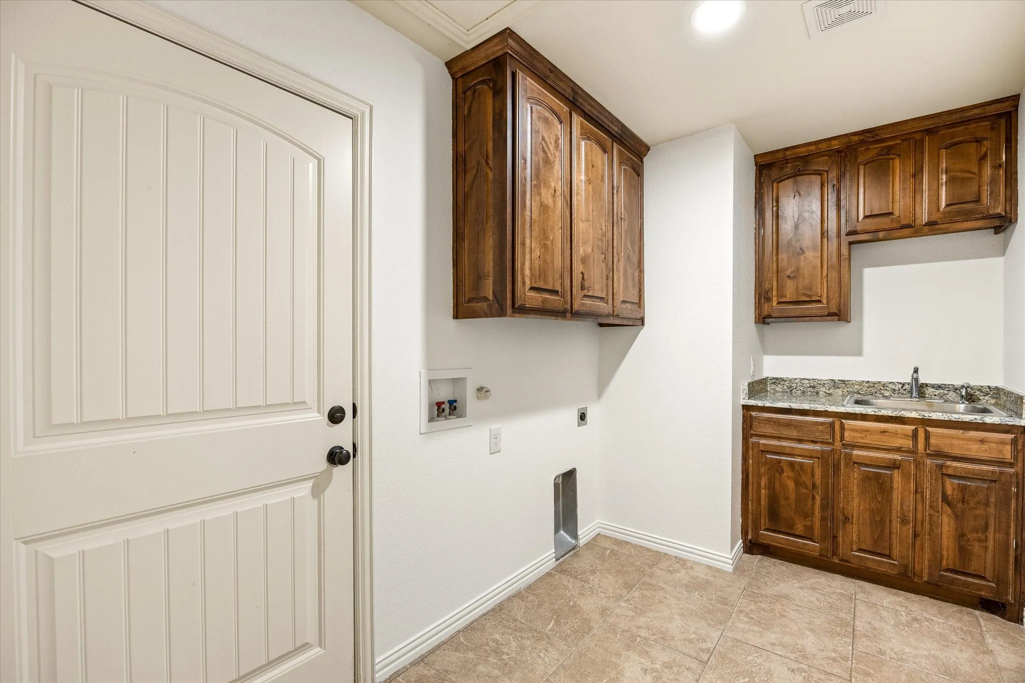 Single Family Residence For Sale in Hood County , 122 Donna Circle, Granbury, Texas 76049, 4 Bedroom, 2 Bathroom, 2 Garage spaces, 1,912 Sqft, built in 2013, mls#21374902, Real Estate Agent in Granbury, Homes For Sale in Hood county, Homes For Sale in Granbury, Realtor in Granbury Texas, Real Estate Brokerage Independent Realty Texas, Luminita Cordes Realtor