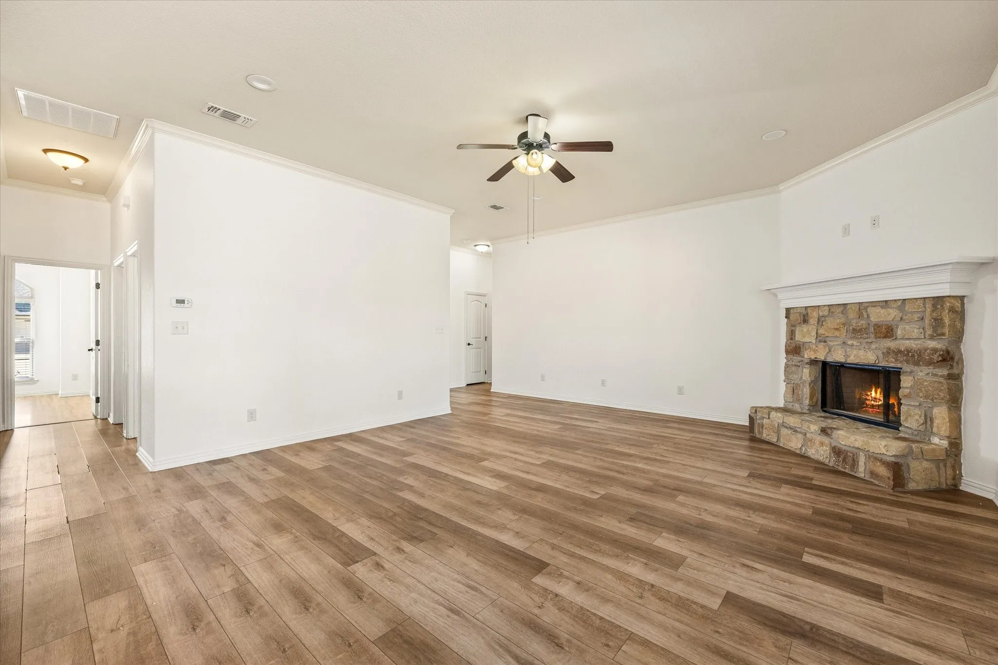 Single Family Residence For Sale in Hood County , 122 Donna Circle, Granbury, Texas 76049, 4 Bedroom, 2 Bathroom, 2 Garage spaces, 1,912 Sqft, built in 2013, mls#21374902, Real Estate Agent in Granbury, Homes For Sale in Hood county, Homes For Sale in Granbury, Realtor in Granbury Texas, Real Estate Brokerage Independent Realty Texas, Luminita Cordes Realtor