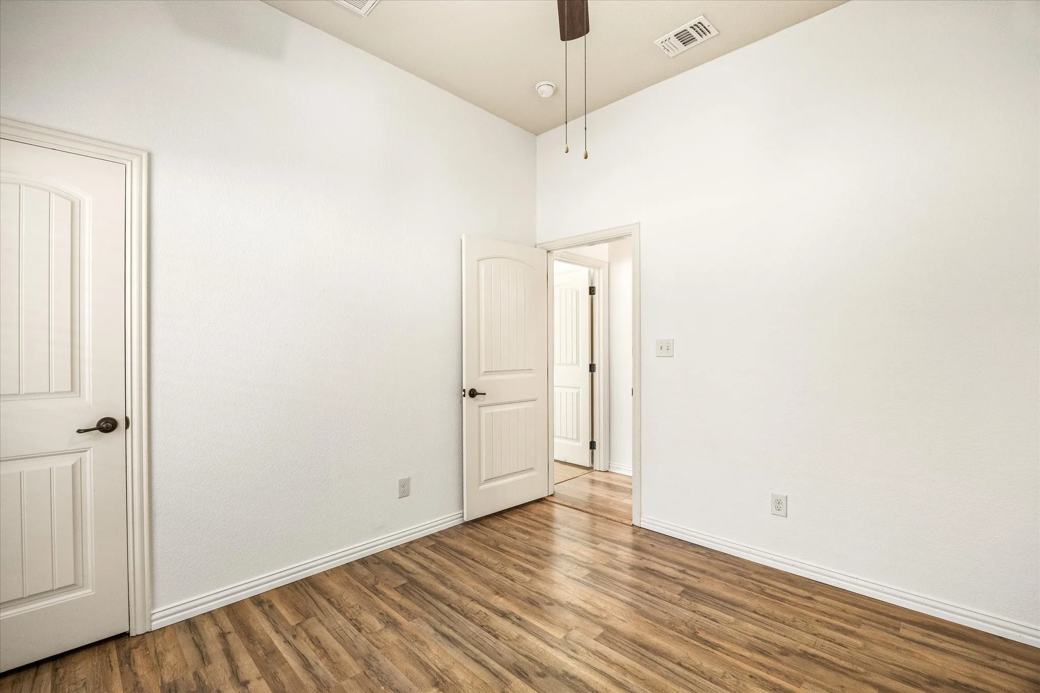 Single Family Residence For Sale in Hood County , 122 Donna Circle, Granbury, Texas 76049, 4 Bedroom, 2 Bathroom, 2 Garage spaces, 1,912 Sqft, built in 2013, mls#21374902, Real Estate Agent in Granbury, Homes For Sale in Hood county, Homes For Sale in Granbury, Realtor in Granbury Texas, Real Estate Brokerage Independent Realty Texas, Luminita Cordes Realtor