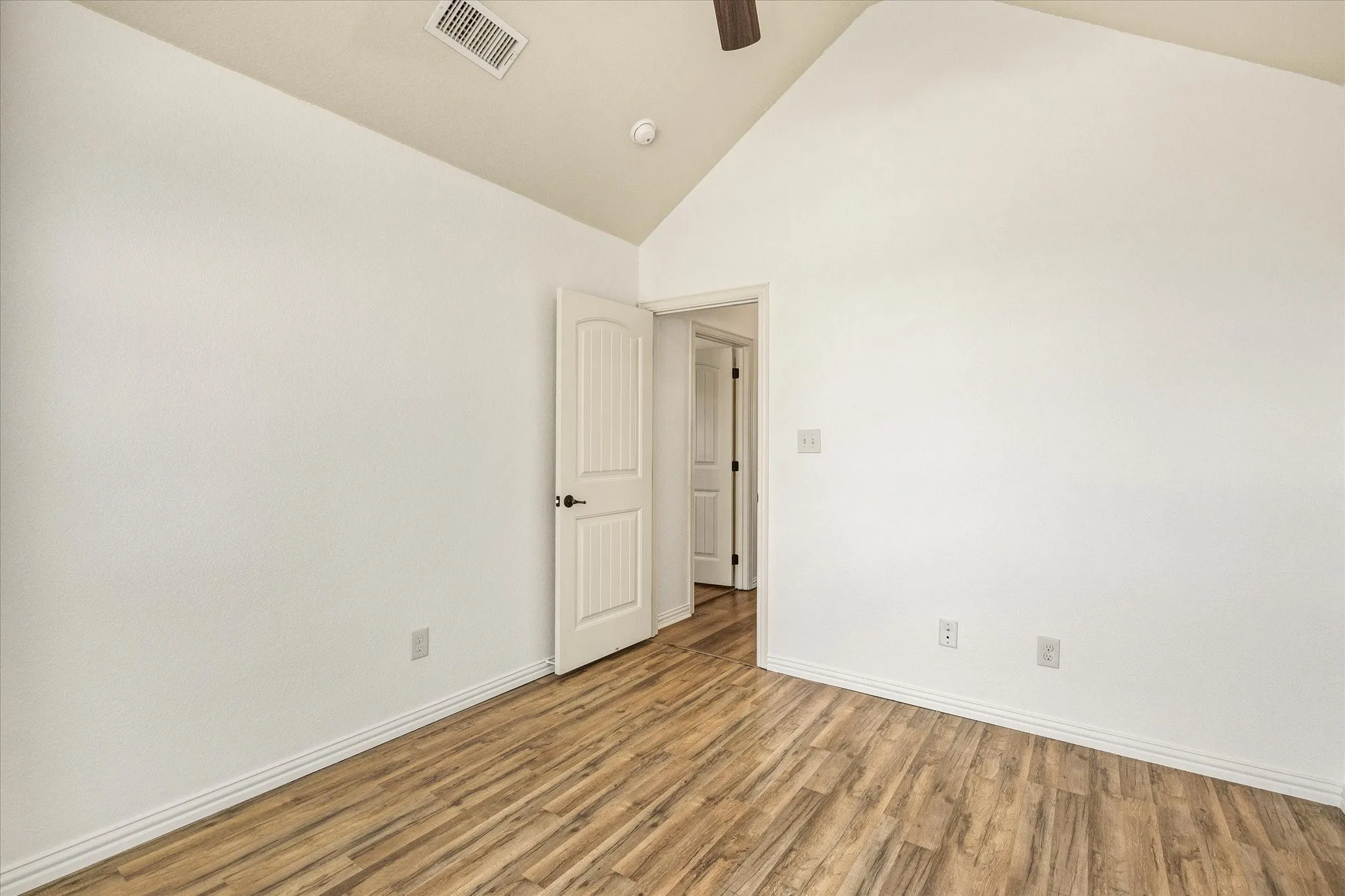Single Family Residence For Sale in Hood County , 122 Donna Circle, Granbury, Texas 76049, 4 Bedroom, 2 Bathroom, 2 Garage spaces, 1,912 Sqft, built in 2013, mls#21374902, Real Estate Agent in Granbury, Homes For Sale in Hood county, Homes For Sale in Granbury, Realtor in Granbury Texas, Real Estate Brokerage Independent Realty Texas, Luminita Cordes Realtor