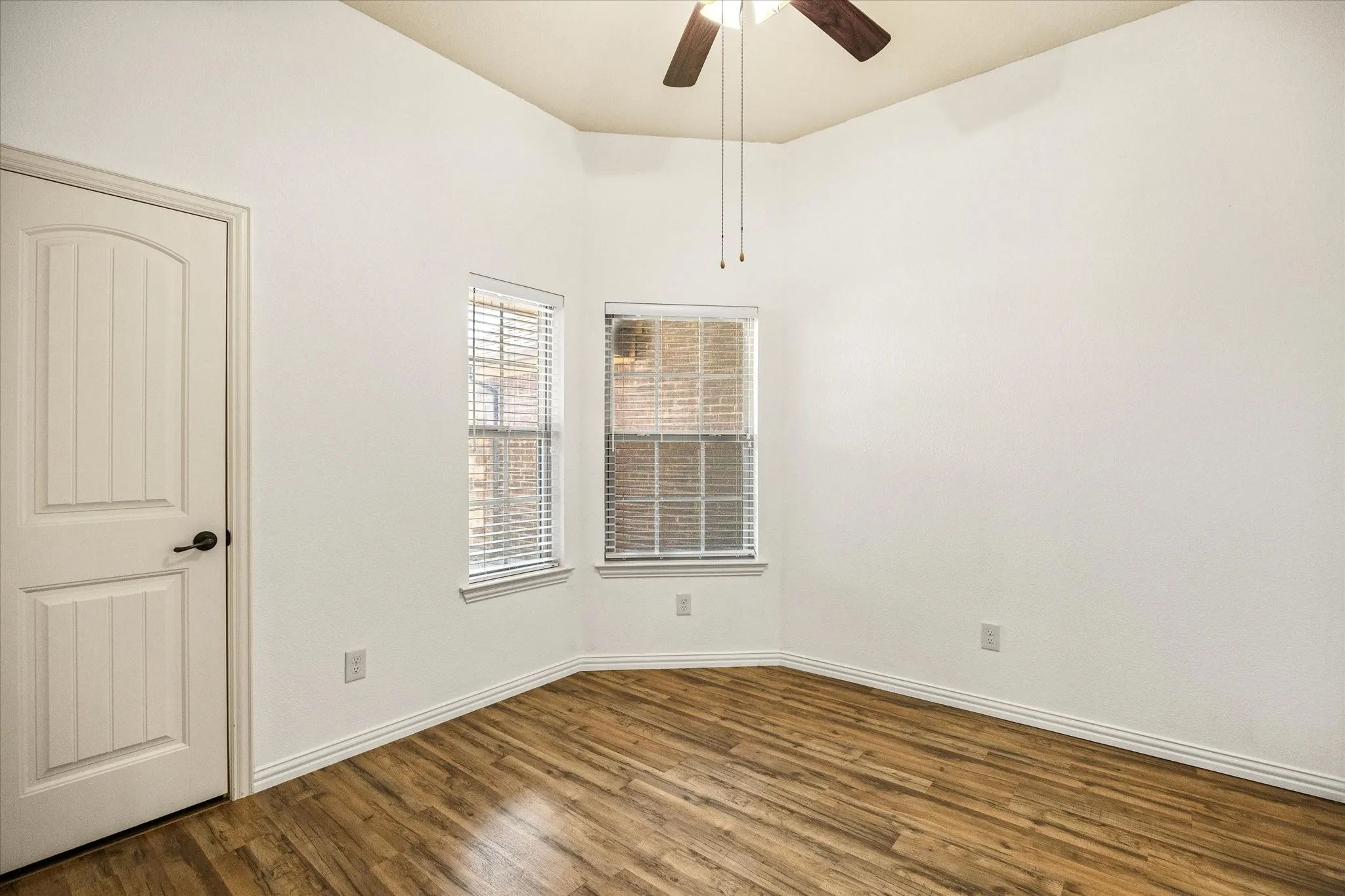 Single Family Residence For Sale in Hood County , 122 Donna Circle, Granbury, Texas 76049, 4 Bedroom, 2 Bathroom, 2 Garage spaces, 1,912 Sqft, built in 2013, mls#21374902, Real Estate Agent in Granbury, Homes For Sale in Hood county, Homes For Sale in Granbury, Realtor in Granbury Texas, Real Estate Brokerage Independent Realty Texas, Luminita Cordes Realtor