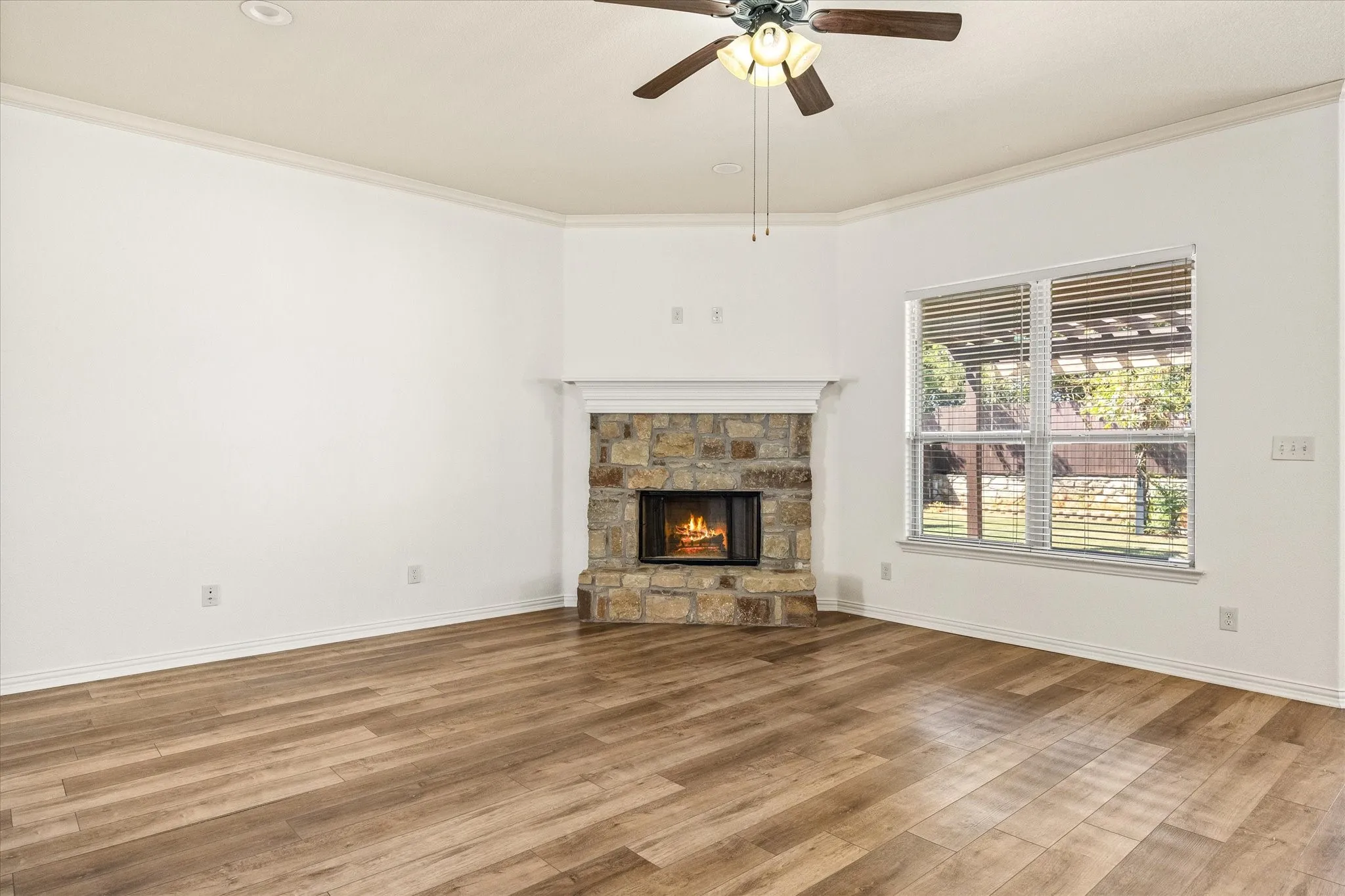 Single Family Residence For Sale in Hood County , 122 Donna Circle, Granbury, Texas 76049, 4 Bedroom, 2 Bathroom, 2 Garage spaces, 1,912 Sqft, built in 2013, mls#21374902, Real Estate Agent in Granbury, Homes For Sale in Hood county, Homes For Sale in Granbury, Realtor in Granbury Texas, Real Estate Brokerage Independent Realty Texas, Luminita Cordes Realtor