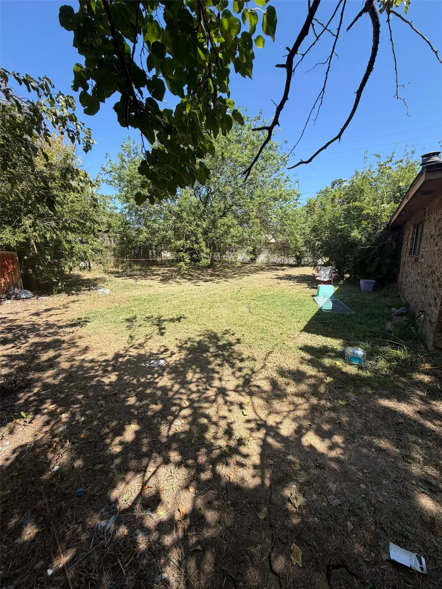 Single Family Residence For Sale in Dallas County , 3001 Meadow Circle, Grand Prairie, Texas 75052, 3 Bedroom, 2 Bathroom, 2 Garage spaces, 1,406 Sqft, built in 1980, mls#21376624, Real Estate Agent in Grand Prairie, Homes For Sale in Dallas county, Homes For Sale in Grand Prairie, Realtor in Grand Prairie Texas, Real Estate Brokerage Independent Realty Texas, Luminita Cordes Realtor