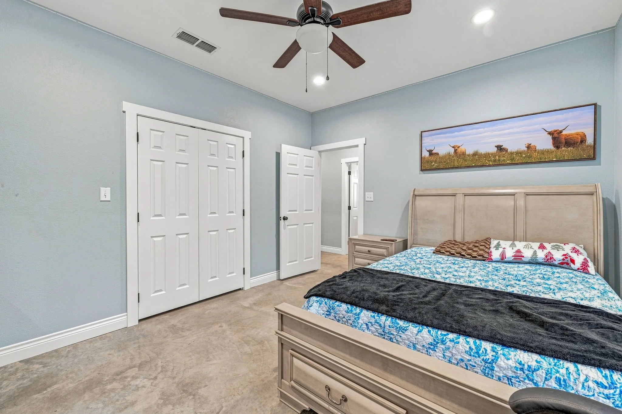 Recessed lighting, ceiling fan, bi-fold closet doors, and wood-finish flooring