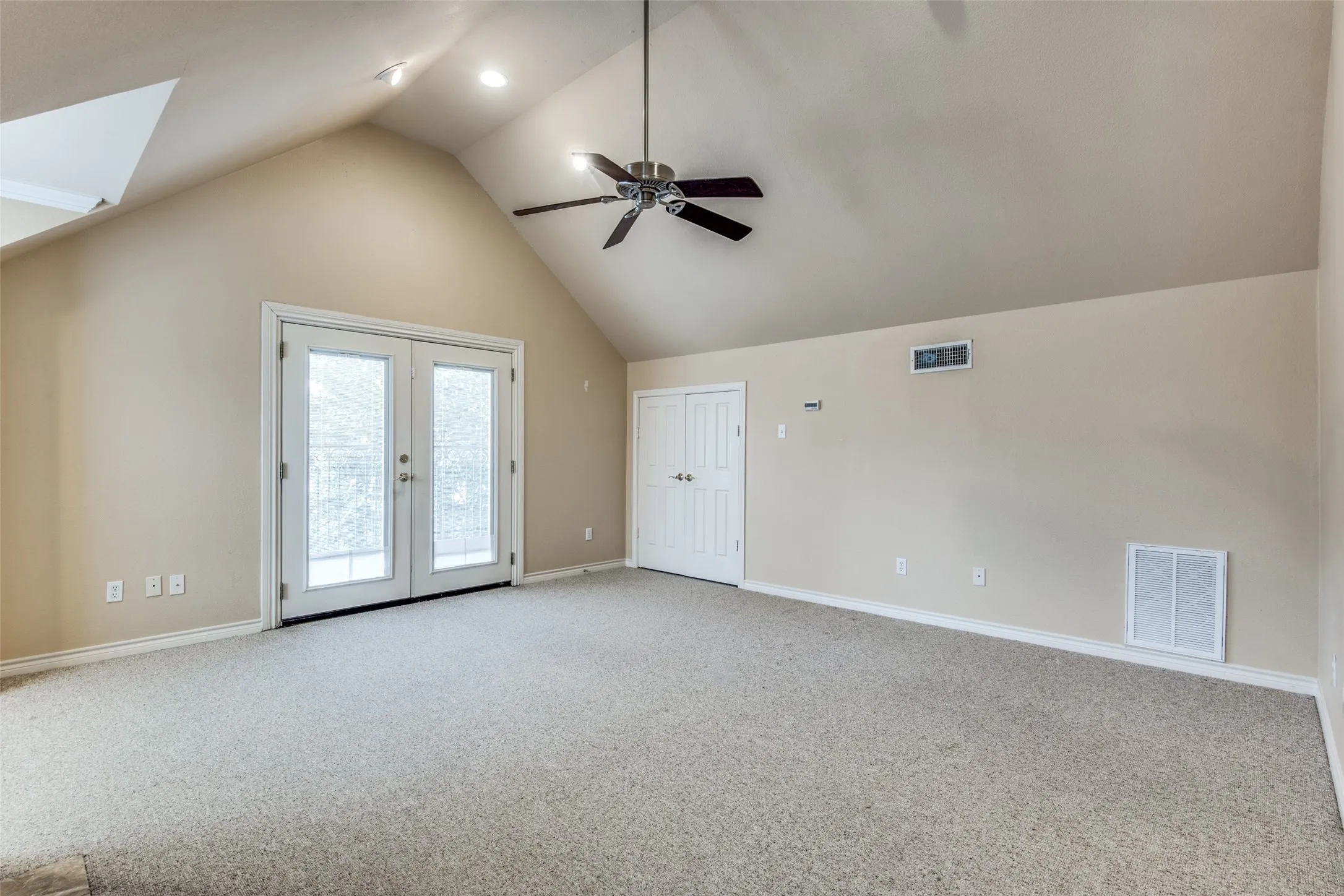 Apartment For Rent in Dallas County , 3445 Lovers Lane B, University Park, Texas 75225, 2 Bedroom, 2 Bathroom, 1 Garage spaces, 1,467 Sqft, built in 1936, mls#21374540, Real Estate Agent in University Park, Homes For Rent in Dallas county, Homes For Rent in University Park, Realtor in University Park Texas, Real Estate Brokerage Independent Realty Texas, Luminita Cordes Realtor