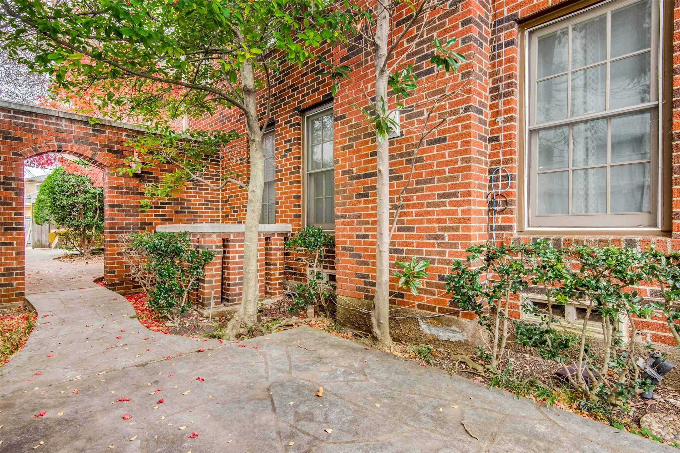 Apartment For Rent in Dallas County , 3445 Lovers Lane B, University Park, Texas 75225, 2 Bedroom, 2 Bathroom, 1 Garage spaces, 1,467 Sqft, built in 1936, mls#21374540, Real Estate Agent in University Park, Homes For Rent in Dallas county, Homes For Rent in University Park, Realtor in University Park Texas, Real Estate Brokerage Independent Realty Texas, Luminita Cordes Realtor