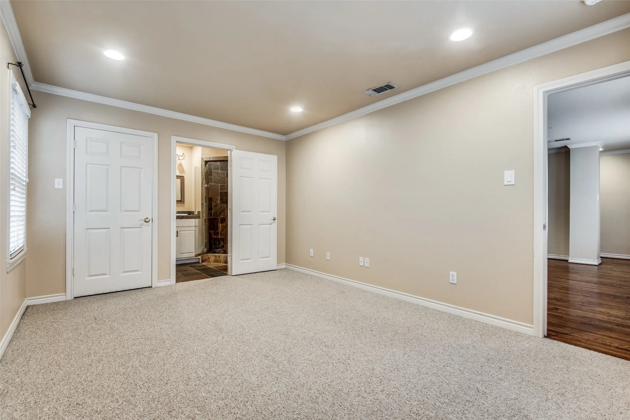 Apartment For Rent in Dallas County , 3445 Lovers Lane B, University Park, Texas 75225, 2 Bedroom, 2 Bathroom, 1 Garage spaces, 1,467 Sqft, built in 1936, mls#21374540, Real Estate Agent in University Park, Homes For Rent in Dallas county, Homes For Rent in University Park, Realtor in University Park Texas, Real Estate Brokerage Independent Realty Texas, Luminita Cordes Realtor
