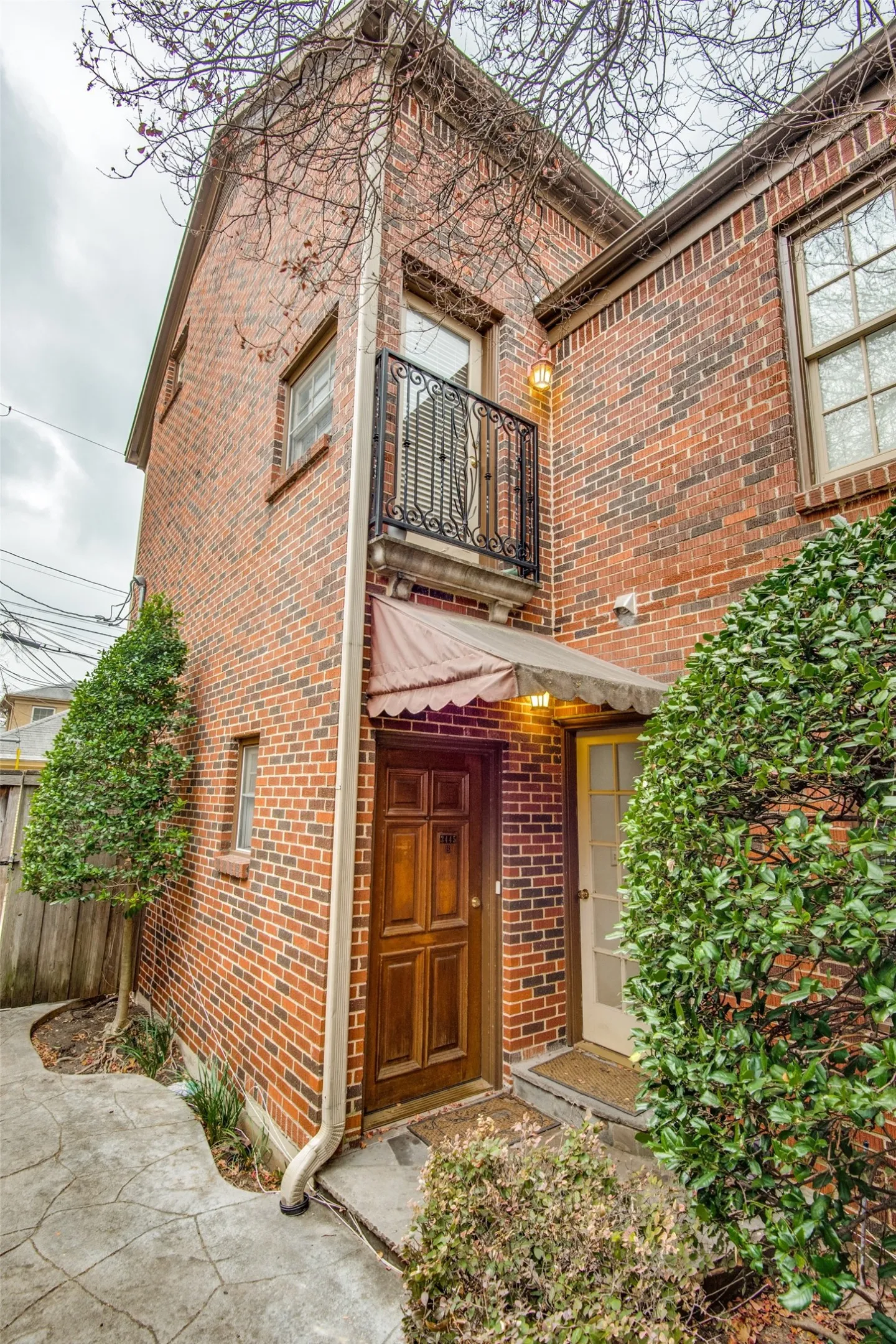Apartment For Rent in Dallas County , 3445 Lovers Lane B, University Park, Texas 75225, 2 Bedroom, 2 Bathroom, 1 Garage spaces, 1,467 Sqft, built in 1936, mls#21374540, Real Estate Agent in University Park, Homes For Rent in Dallas county, Homes For Rent in University Park, Realtor in University Park Texas, Real Estate Brokerage Independent Realty Texas, Luminita Cordes Realtor