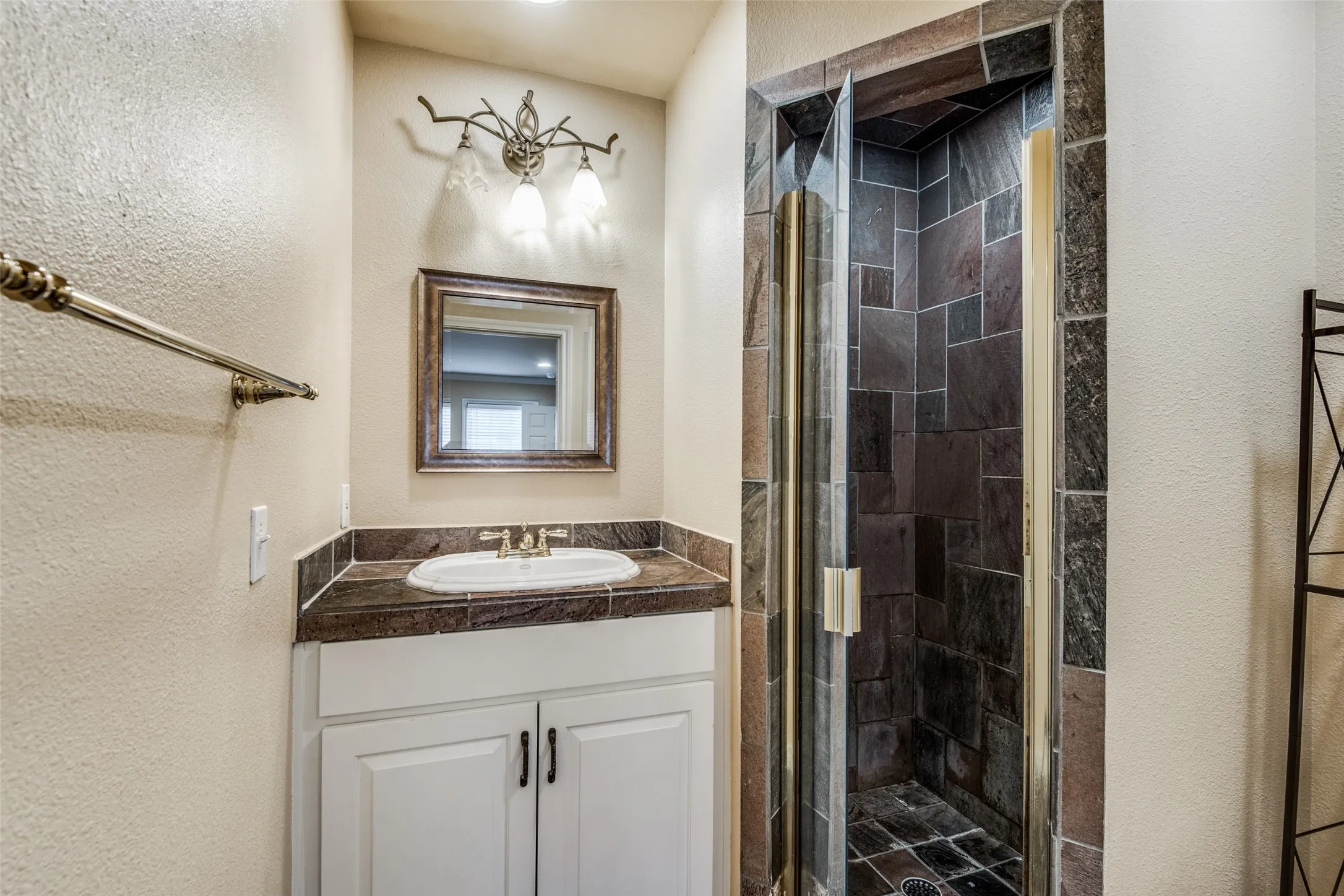 Apartment For Rent in Dallas County , 3445 Lovers Lane B, University Park, Texas 75225, 2 Bedroom, 2 Bathroom, 1 Garage spaces, 1,467 Sqft, built in 1936, mls#21374540, Real Estate Agent in University Park, Homes For Rent in Dallas county, Homes For Rent in University Park, Realtor in University Park Texas, Real Estate Brokerage Independent Realty Texas, Luminita Cordes Realtor