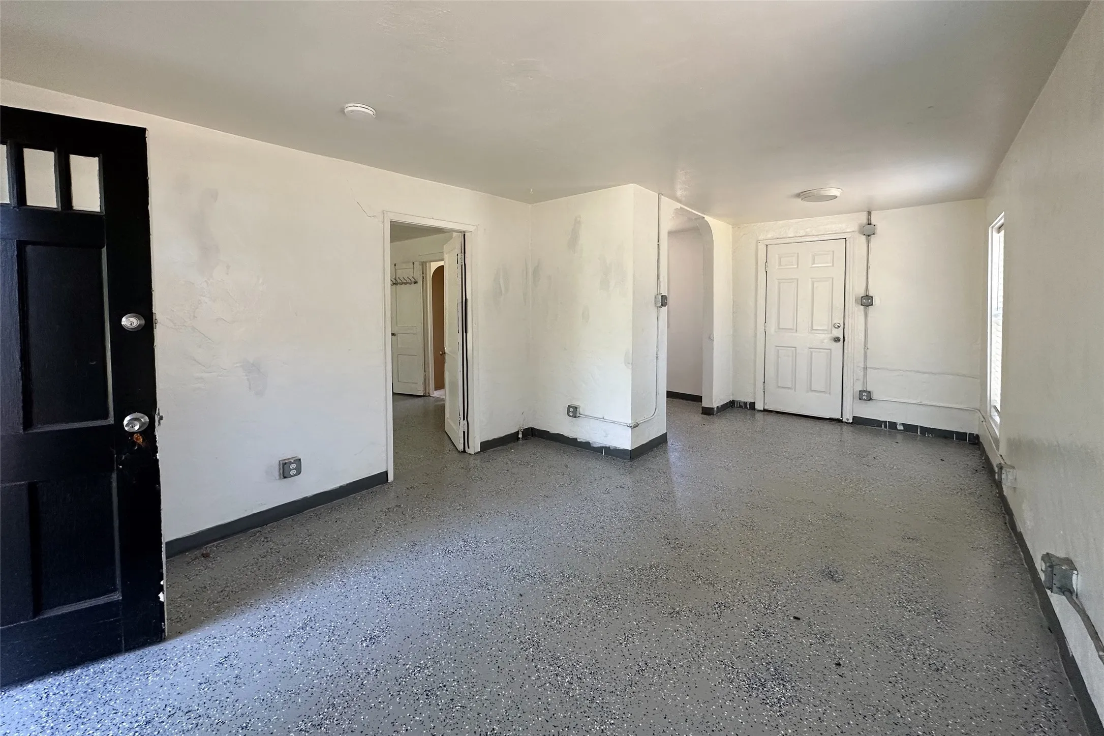 Single Family Residence For Sale in Henderson County , 909 Alice Street, Trinidad, Texas 75163, 1 Bedroom, 1 Bathroom, Garage spaces, 516 Sqft, built in 0, mls#21376574, Real Estate Agent in Trinidad, Homes For Sale in Henderson county, Homes For Sale in Trinidad, Realtor in Trinidad Texas, Real Estate Brokerage Independent Realty Texas, Luminita Cordes Realtor