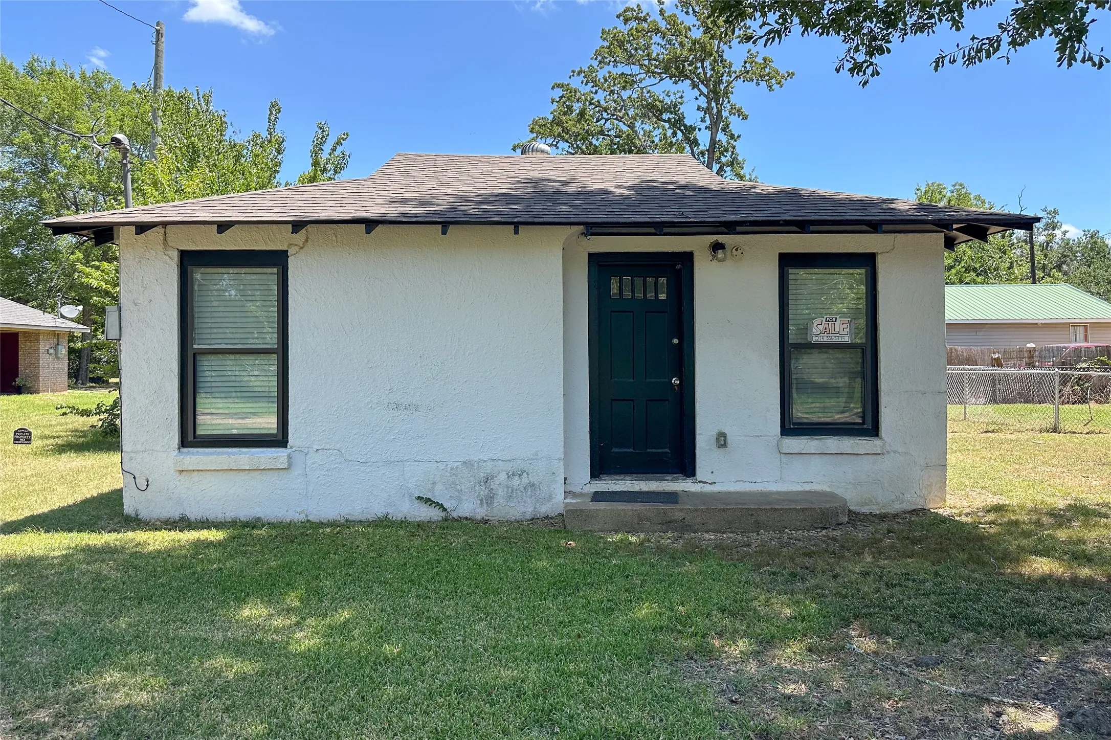 Single Family Residence For Sale in Henderson County , 909 Alice Street, Trinidad, Texas 75163, 1 Bedroom, 1 Bathroom, Garage spaces, 516 Sqft, built in 0, mls#21376574, Real Estate Agent in Trinidad, Homes For Sale in Henderson county, Homes For Sale in Trinidad, Realtor in Trinidad Texas, Real Estate Brokerage Independent Realty Texas, Luminita Cordes Realtor