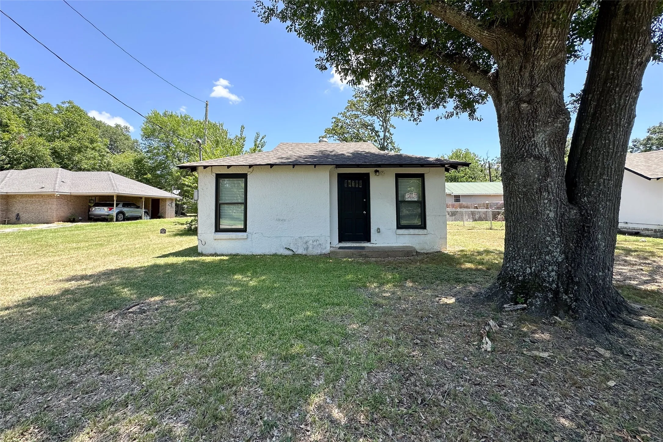 Single Family Residence For Sale in Henderson County , 909 Alice Street, Trinidad, Texas 75163, 1 Bedroom, 1 Bathroom, Garage spaces, 516 Sqft, built in 0, mls#21376574, Real Estate Agent in Trinidad, Homes For Sale in Henderson county, Homes For Sale in Trinidad, Realtor in Trinidad Texas, Real Estate Brokerage Independent Realty Texas, Luminita Cordes Realtor